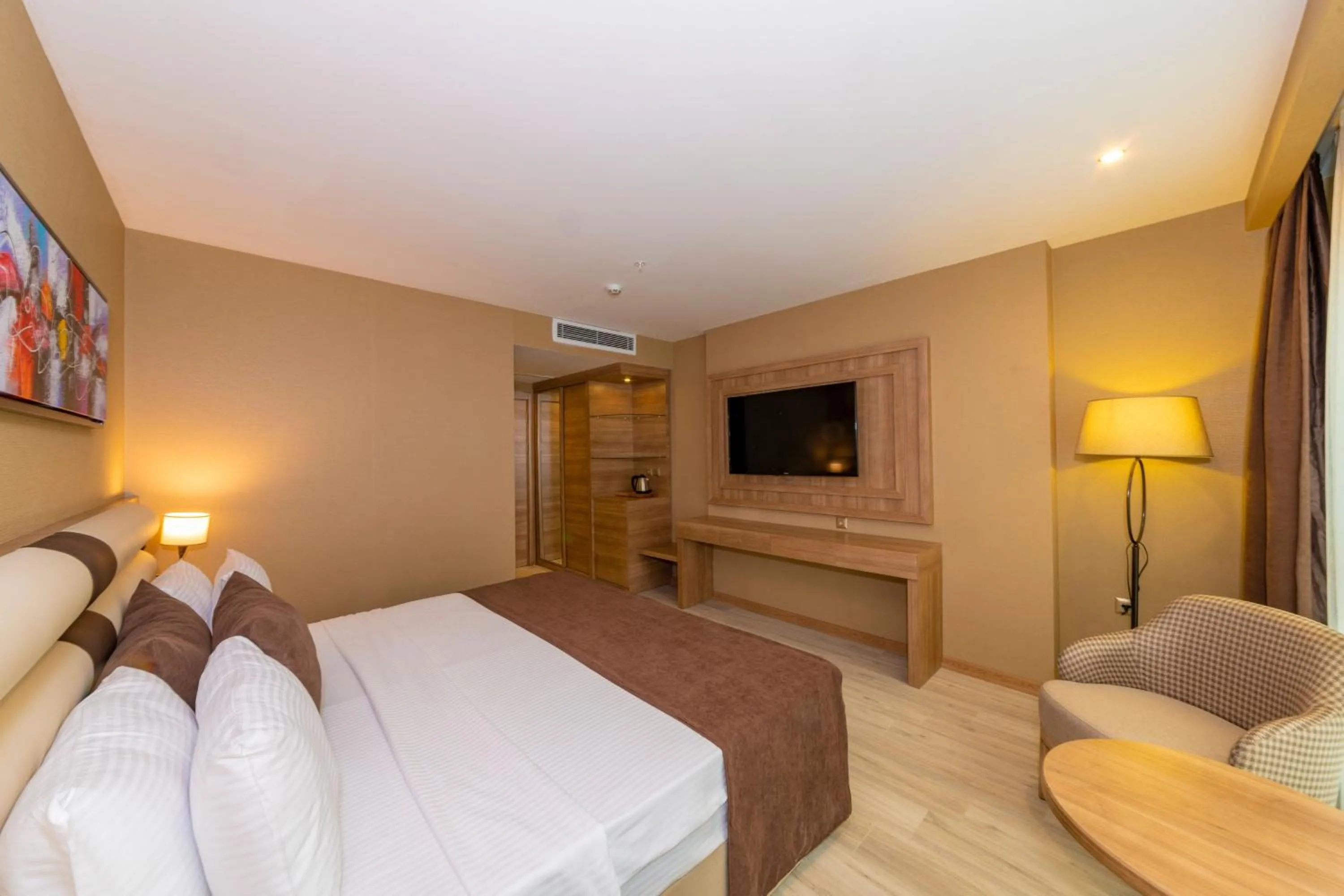 Communal lounge/ TV room, Bed in 38 Hotel