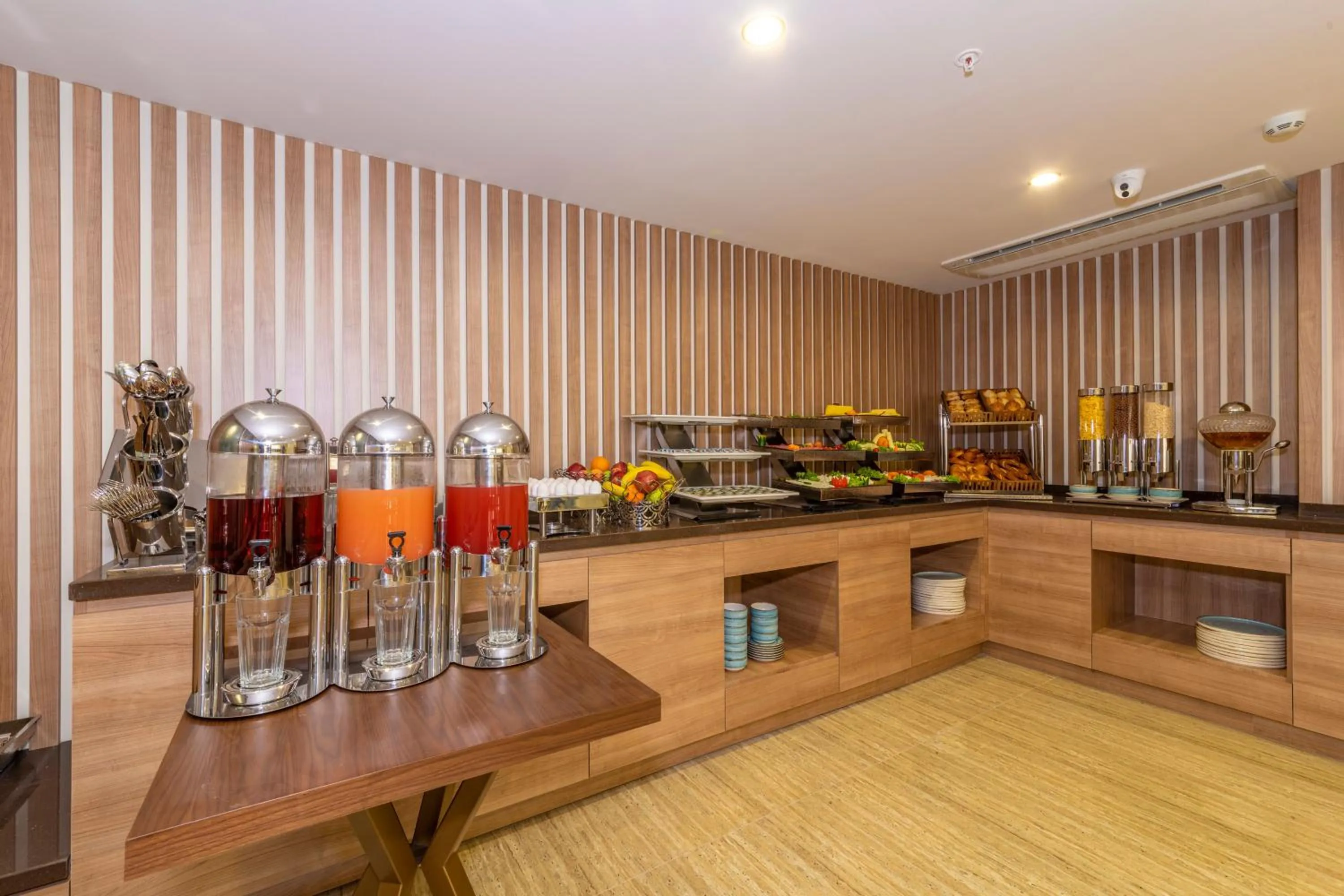 Restaurant/places to eat in 38 Hotel