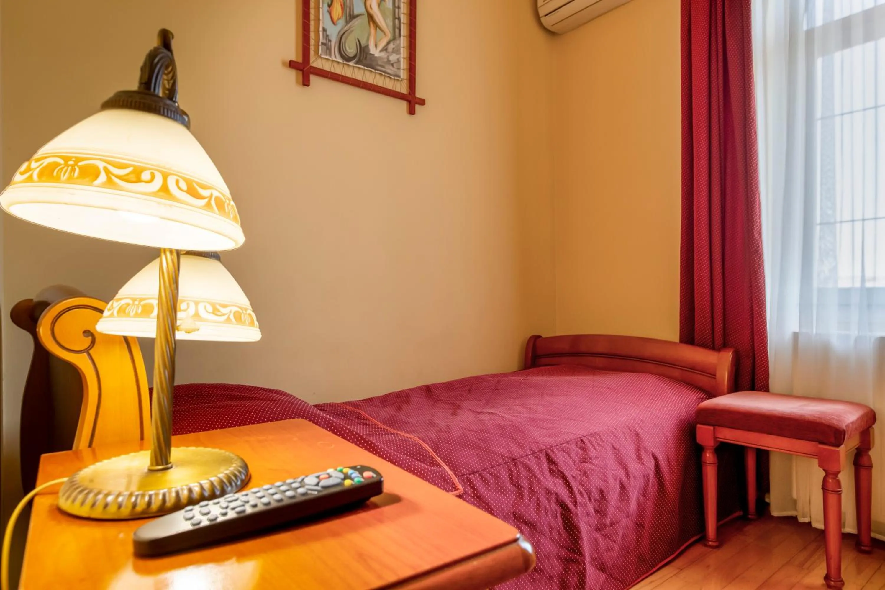 Bed in Hotel Denis str Gării nr 72