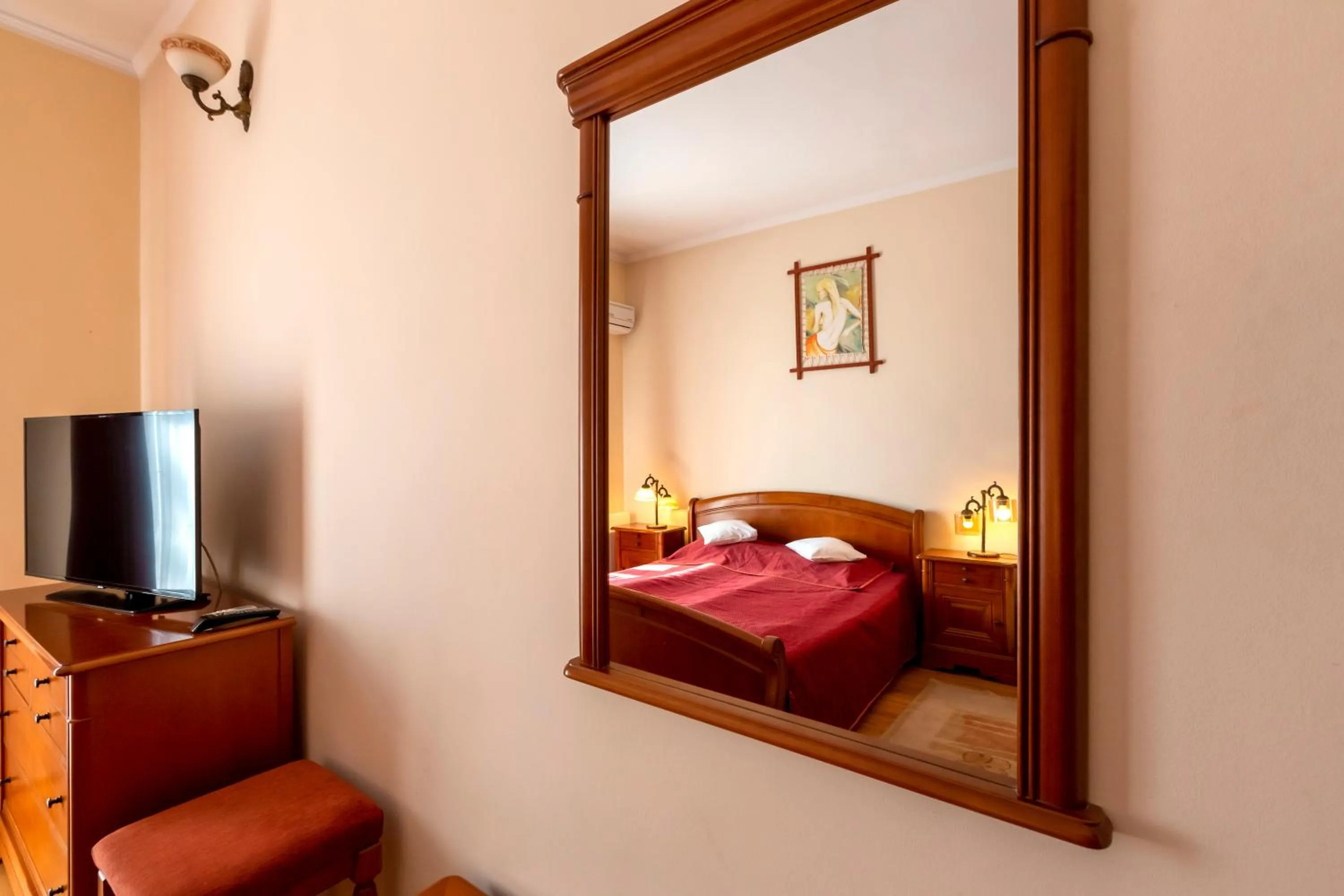 Bed in Hotel Denis str Gării nr 72