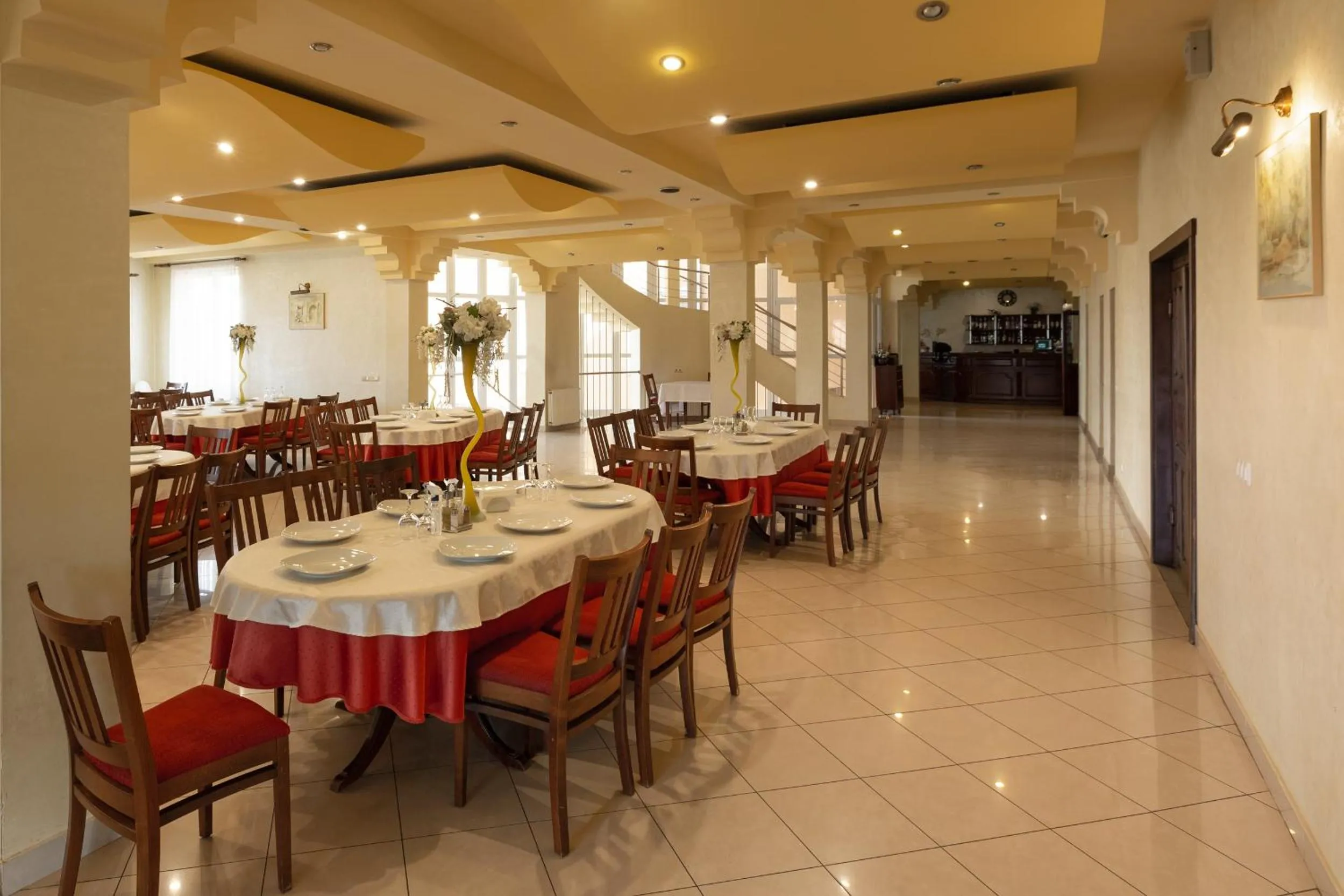 Restaurant/places to eat in Hotel Denis str Gării nr 72