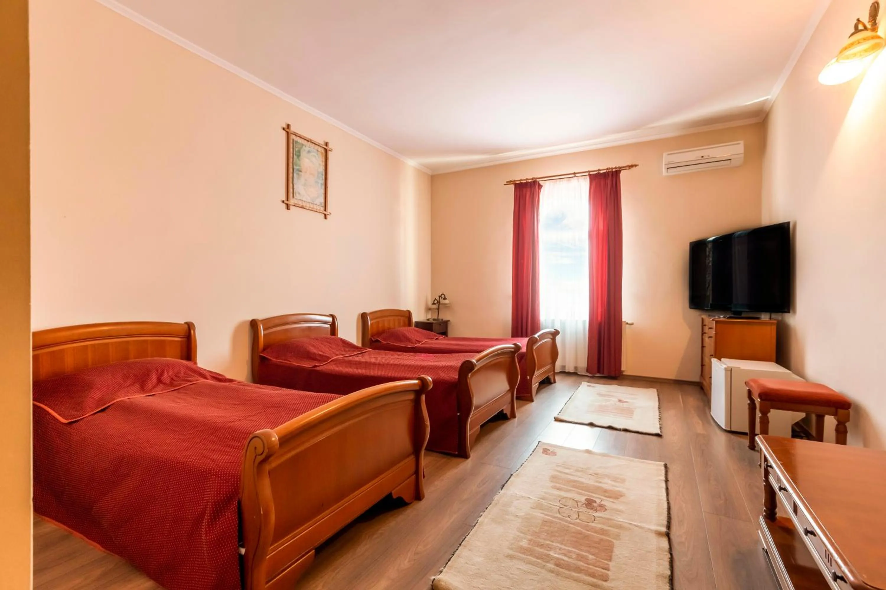 Photo of the whole room in Hotel Denis str Gării nr 72