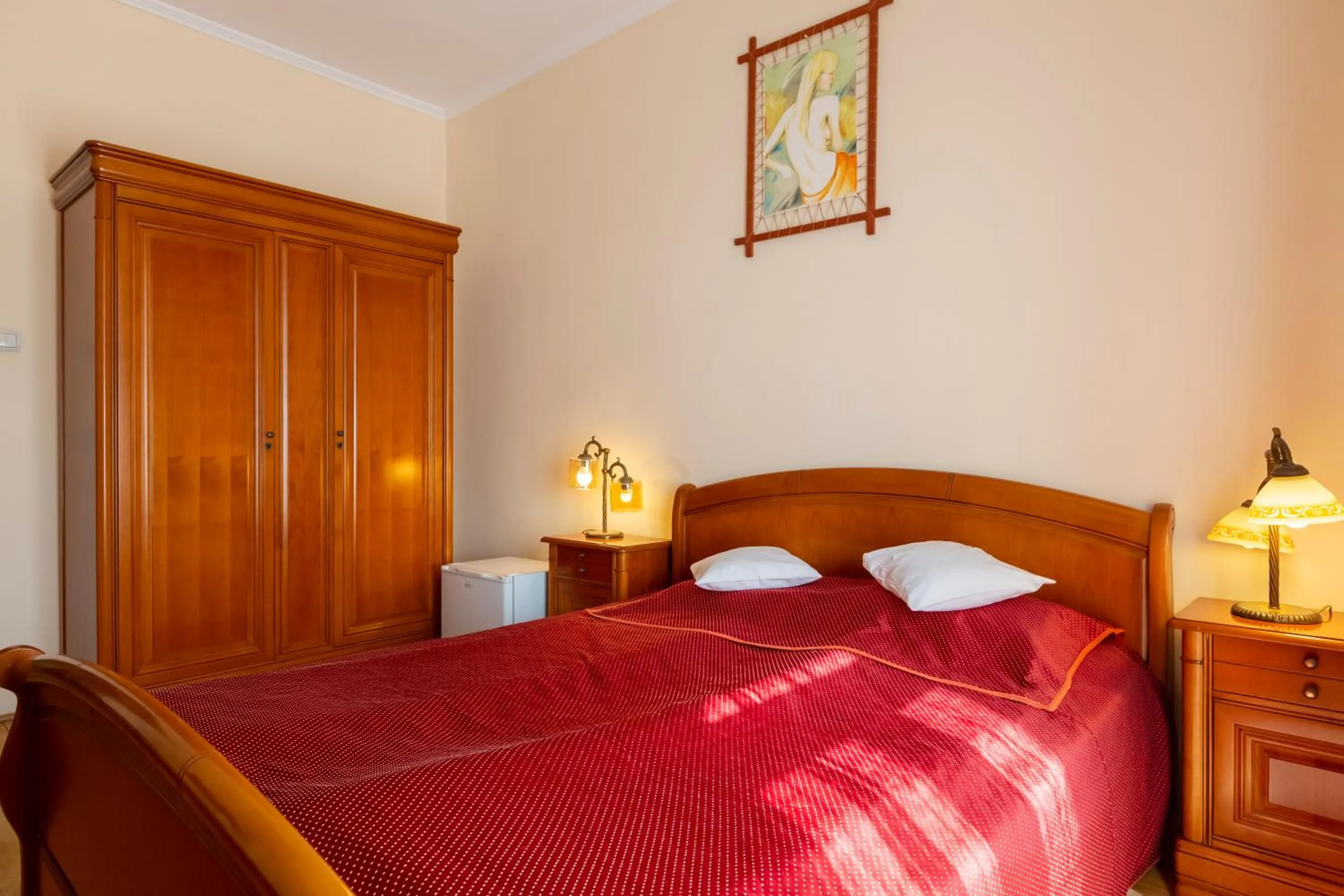 Bed in Hotel Denis str Gării nr 72