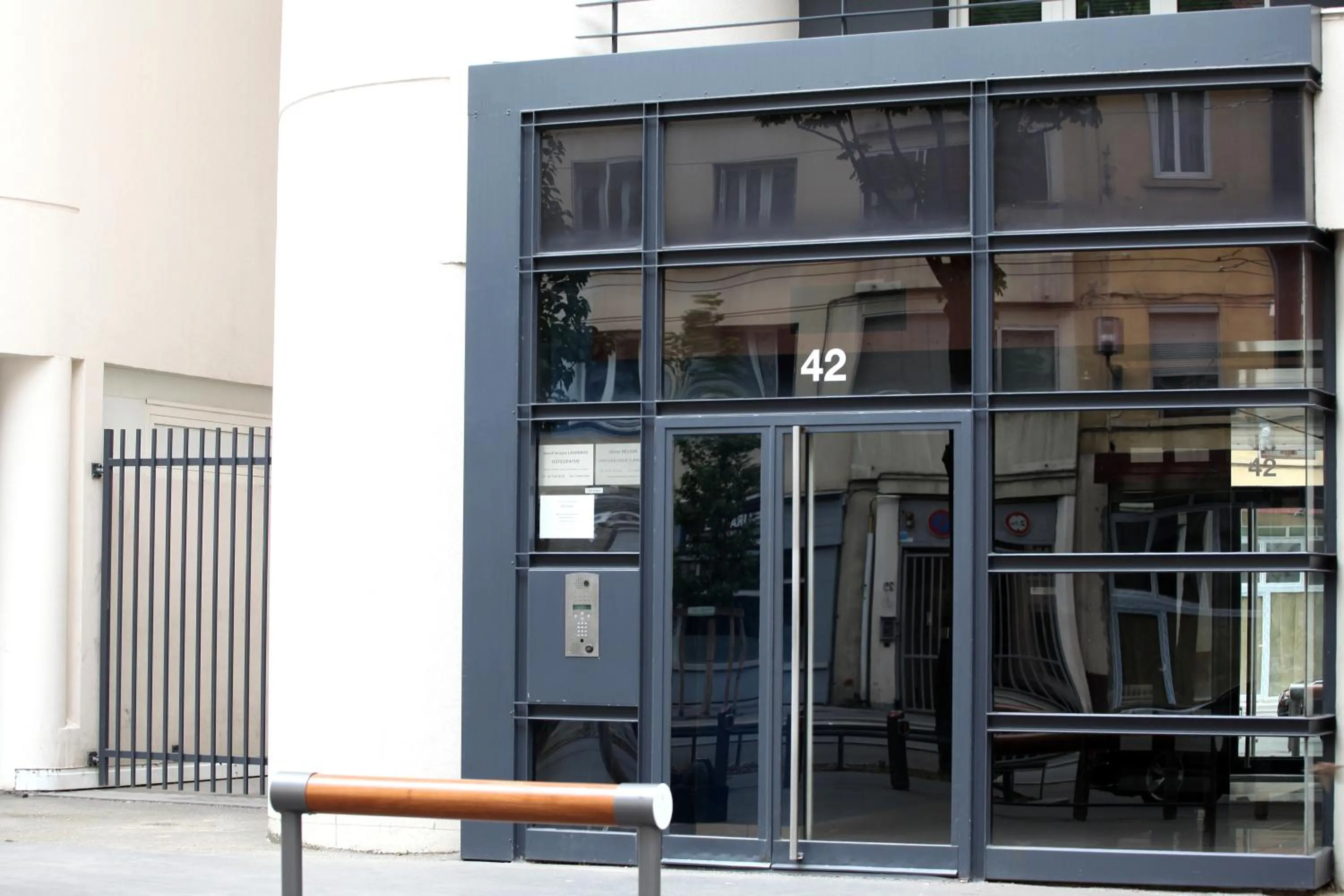 Facade/entrance in B&B Mimi Totem