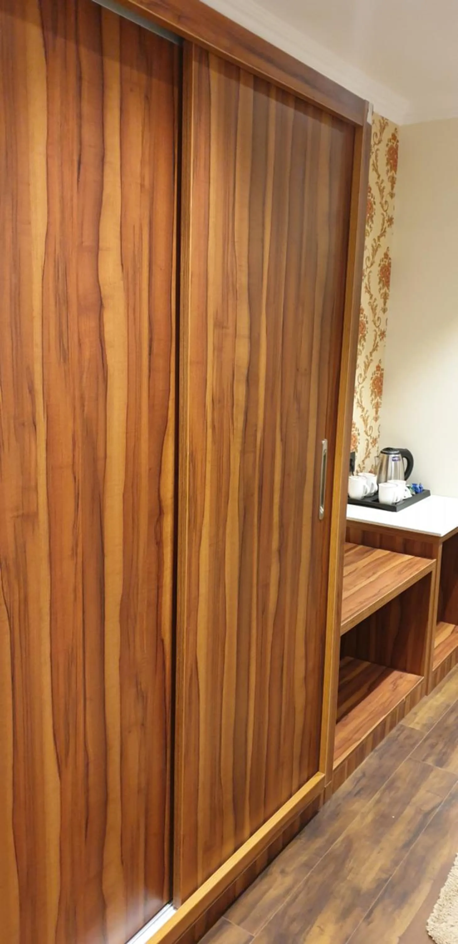 wardrobe in Hotel Pong View