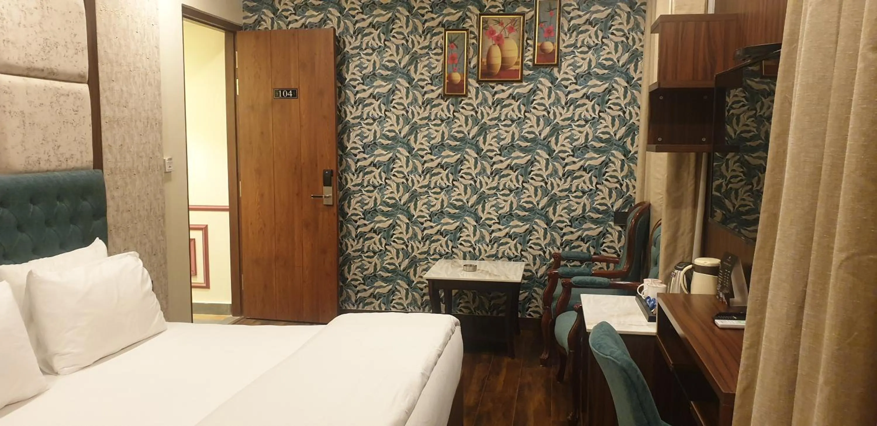 Bedroom, Bed in Hotel Pong View