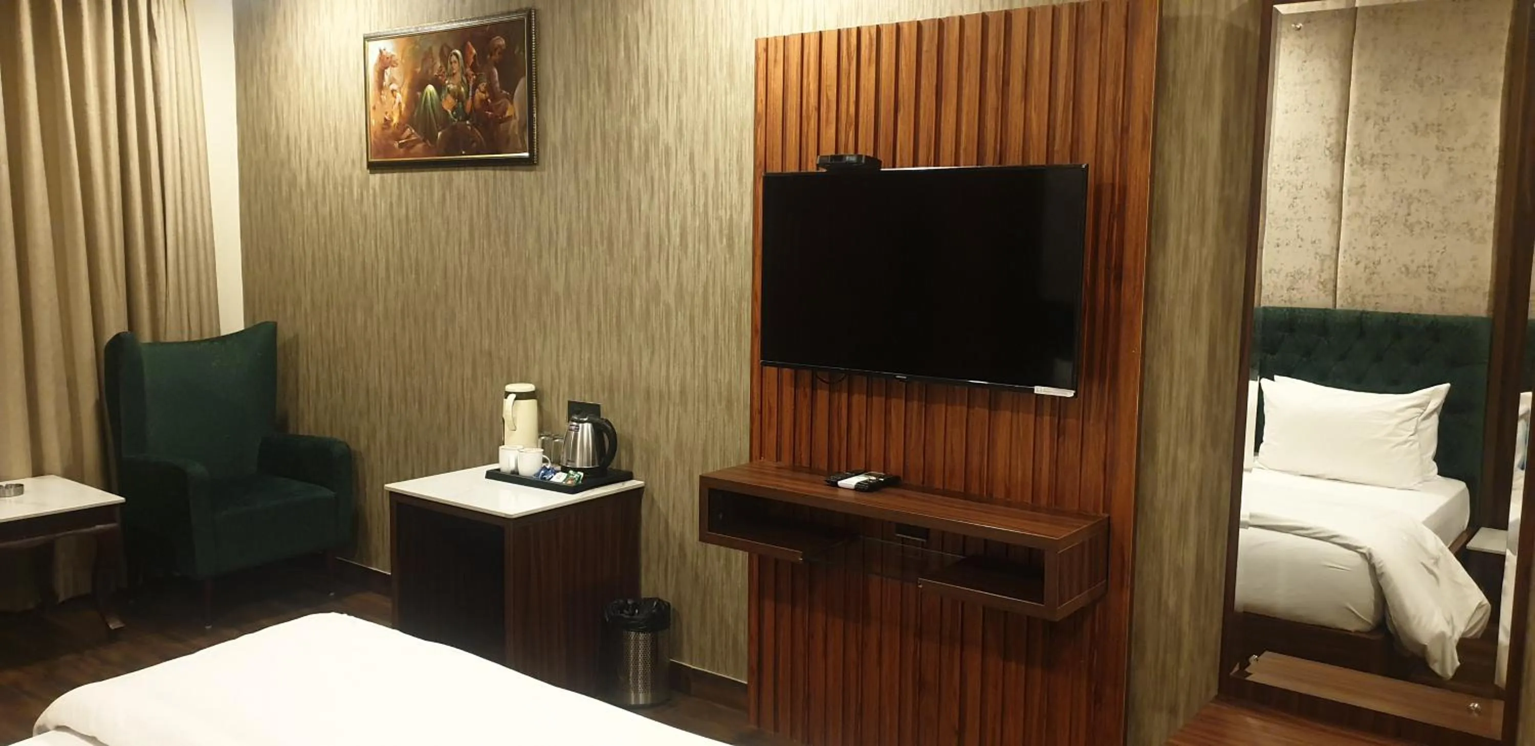 TV and multimedia, Bed in Hotel Pong View