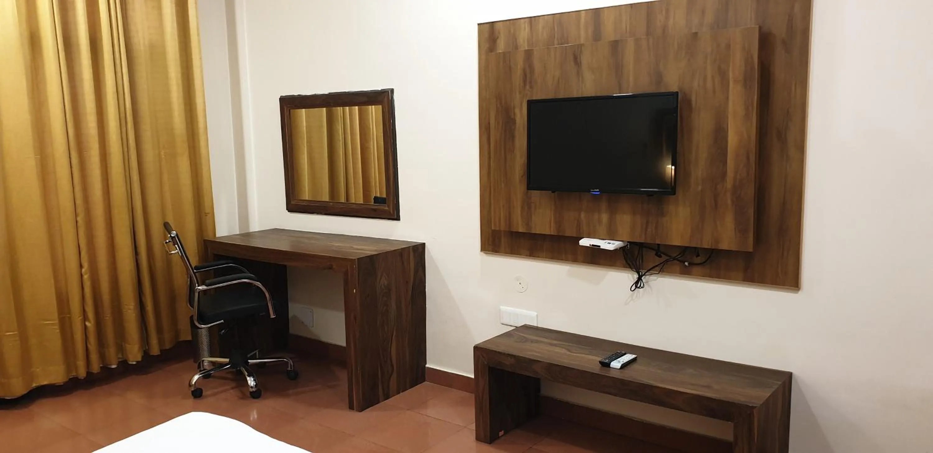 TV and multimedia in Hotel Pong View