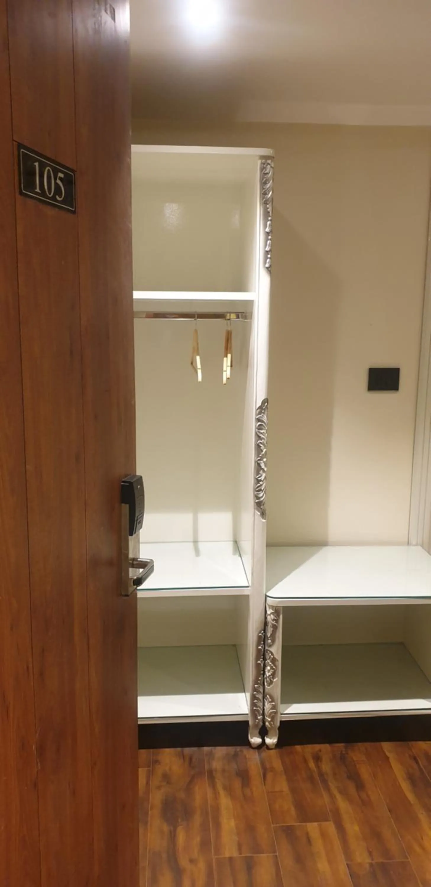 wardrobe in Hotel Pong View