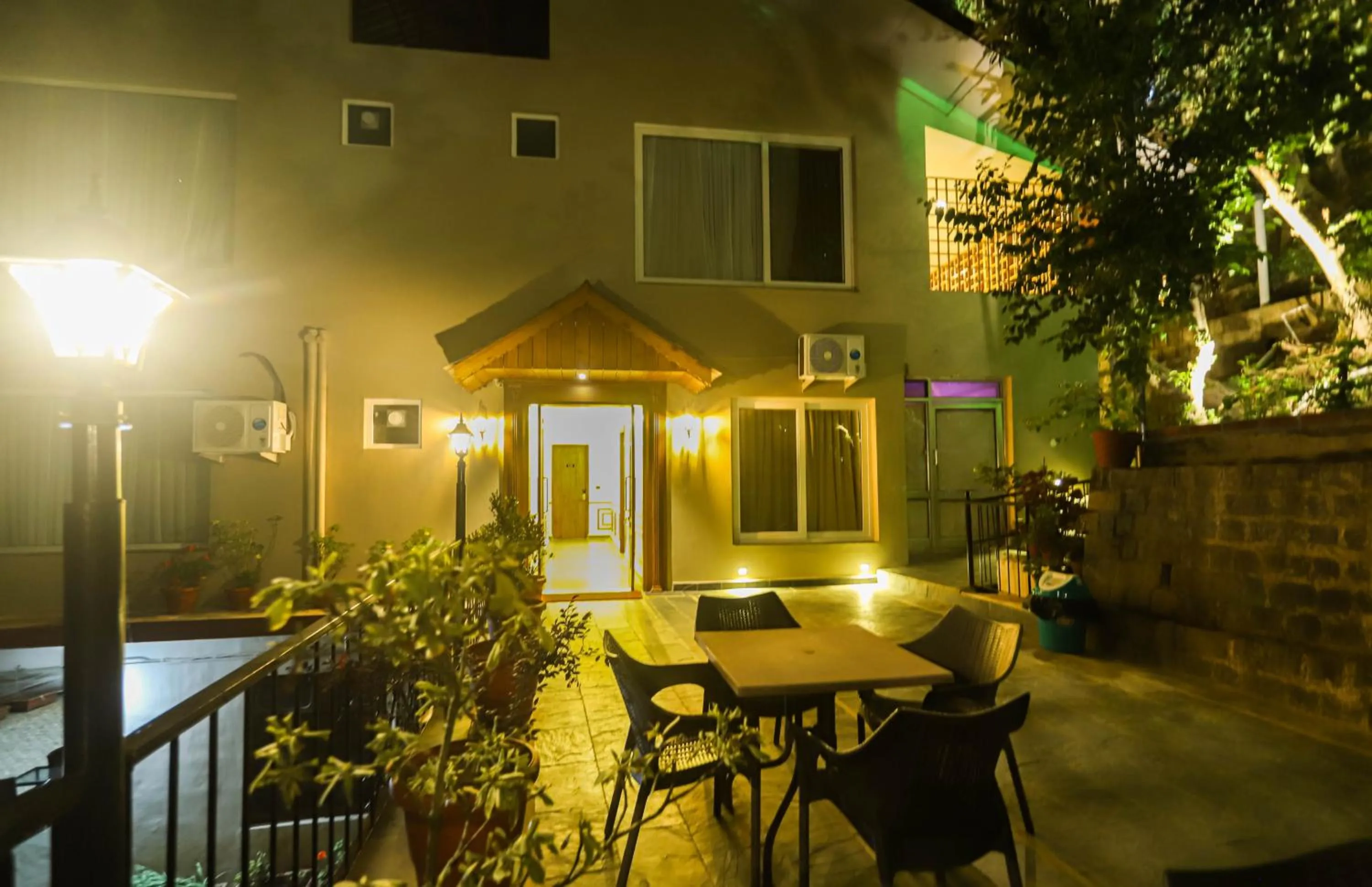 Property building in Hotel Pong View