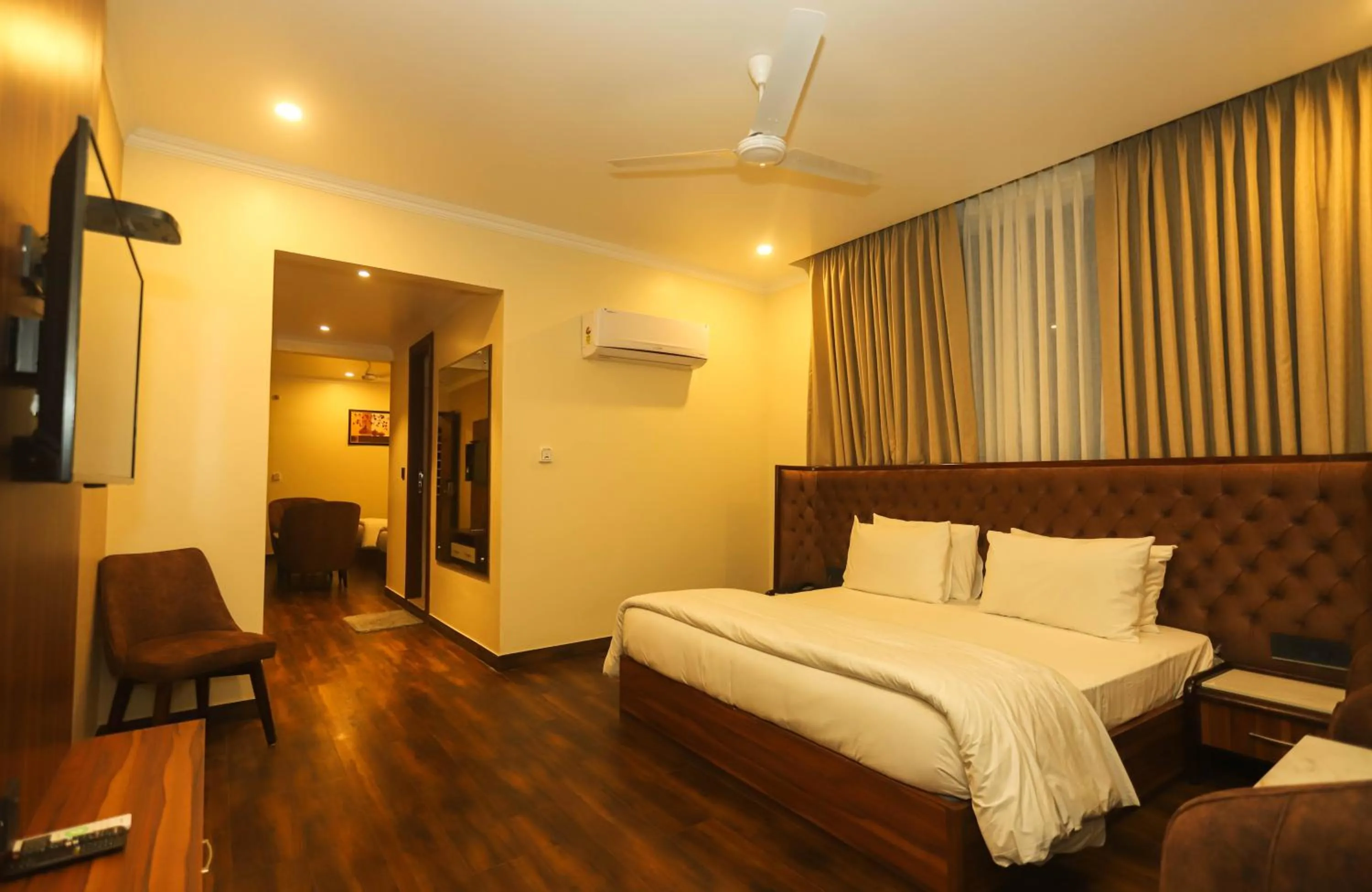 View (from property/room), Bed in Hotel Pong View