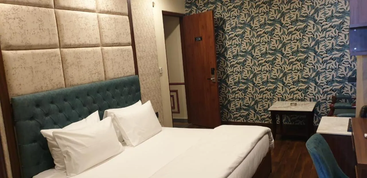 Bed in Hotel Pong View