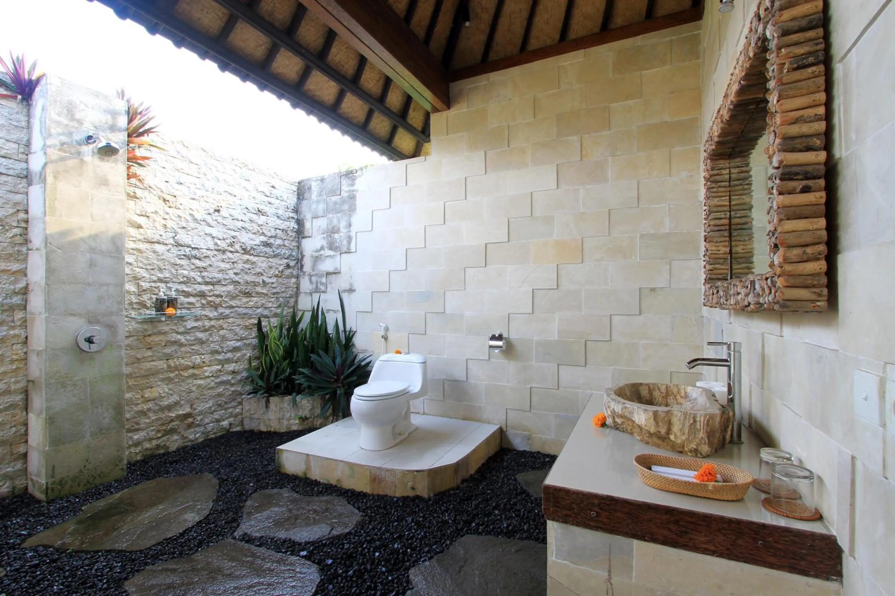 Shower in Pondok Naya Ubud