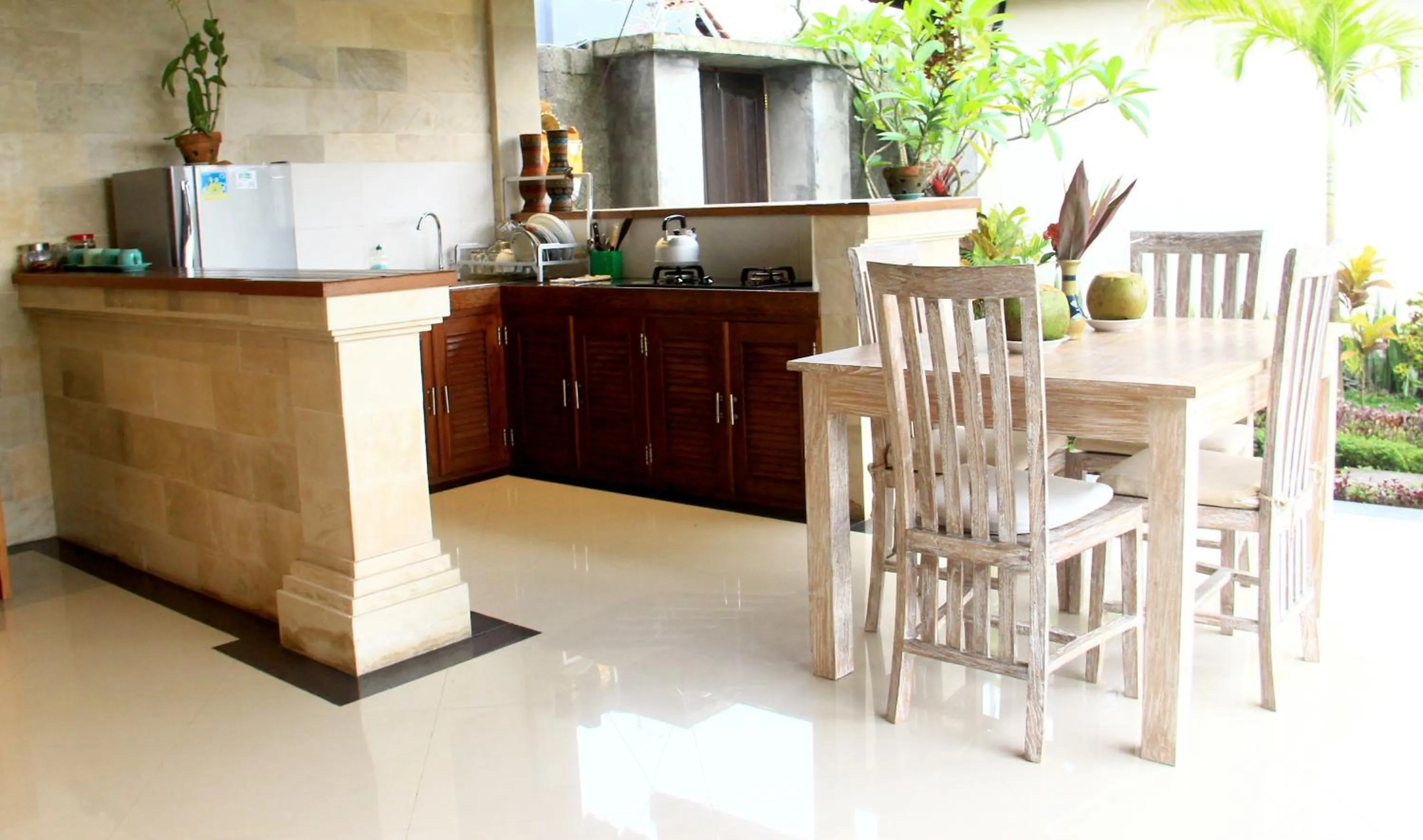 Kitchen or kitchenette in Pondok Naya Ubud