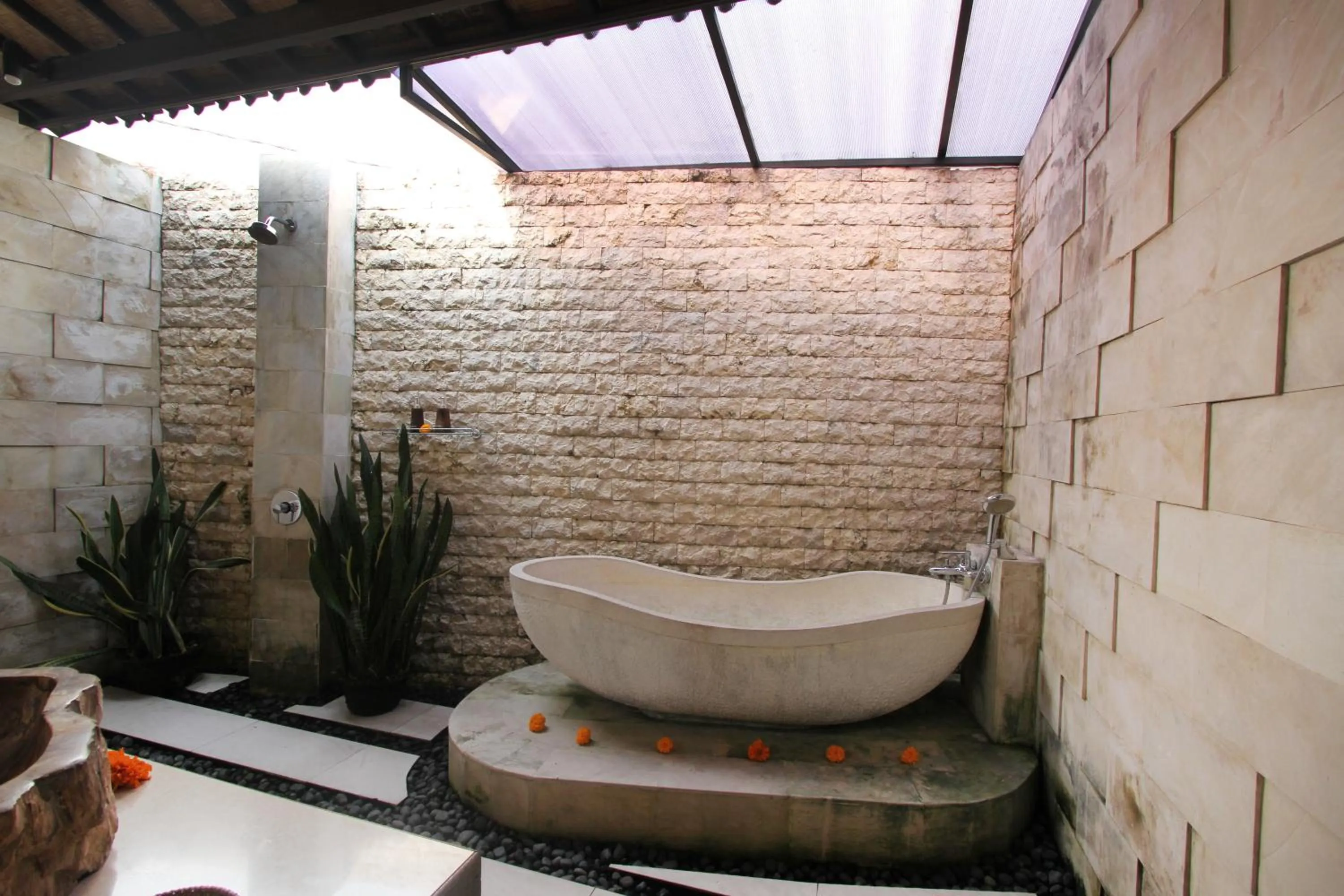 Shower in Pondok Naya Ubud