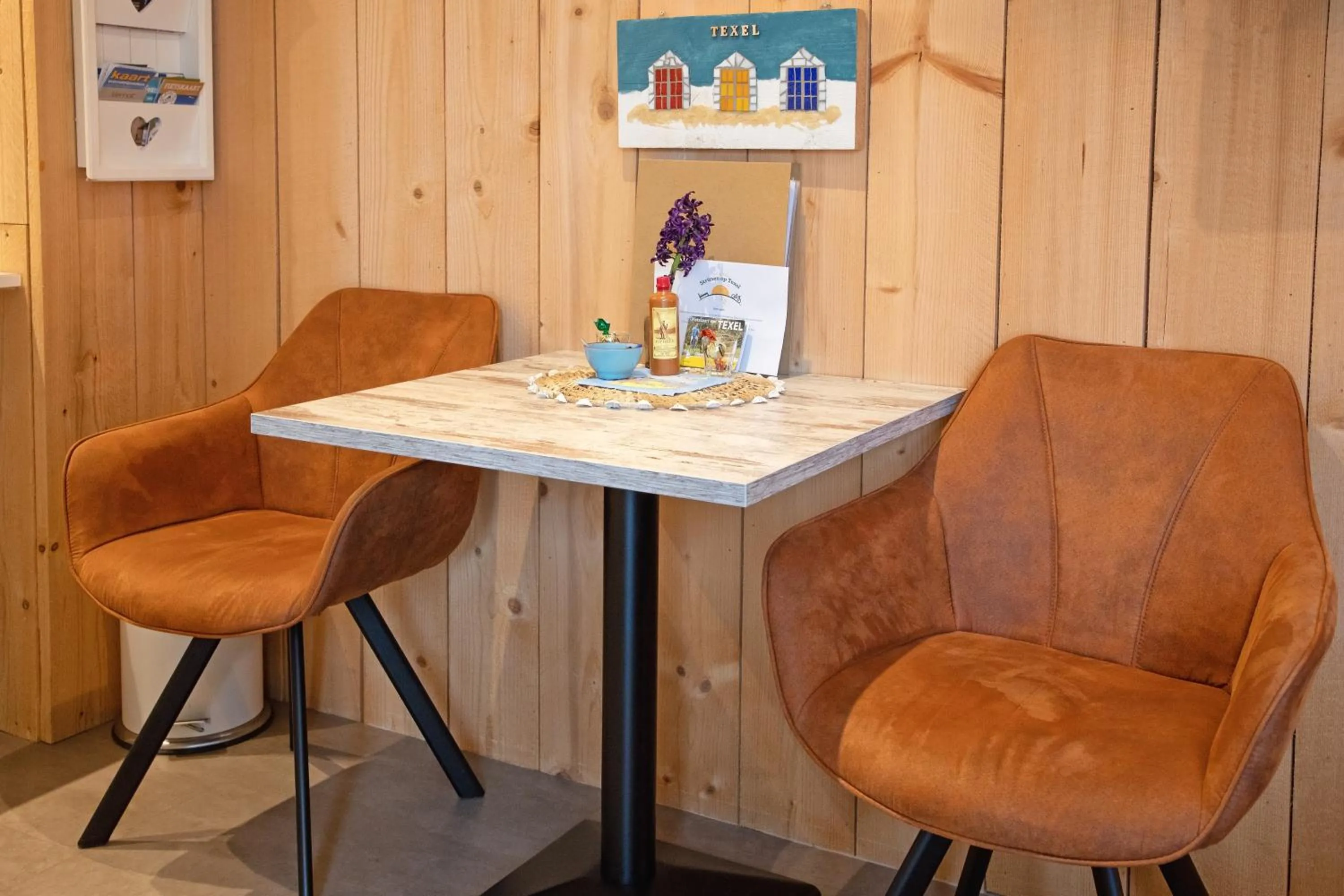 Seating area in Bed en Bike Strûnen op Texel