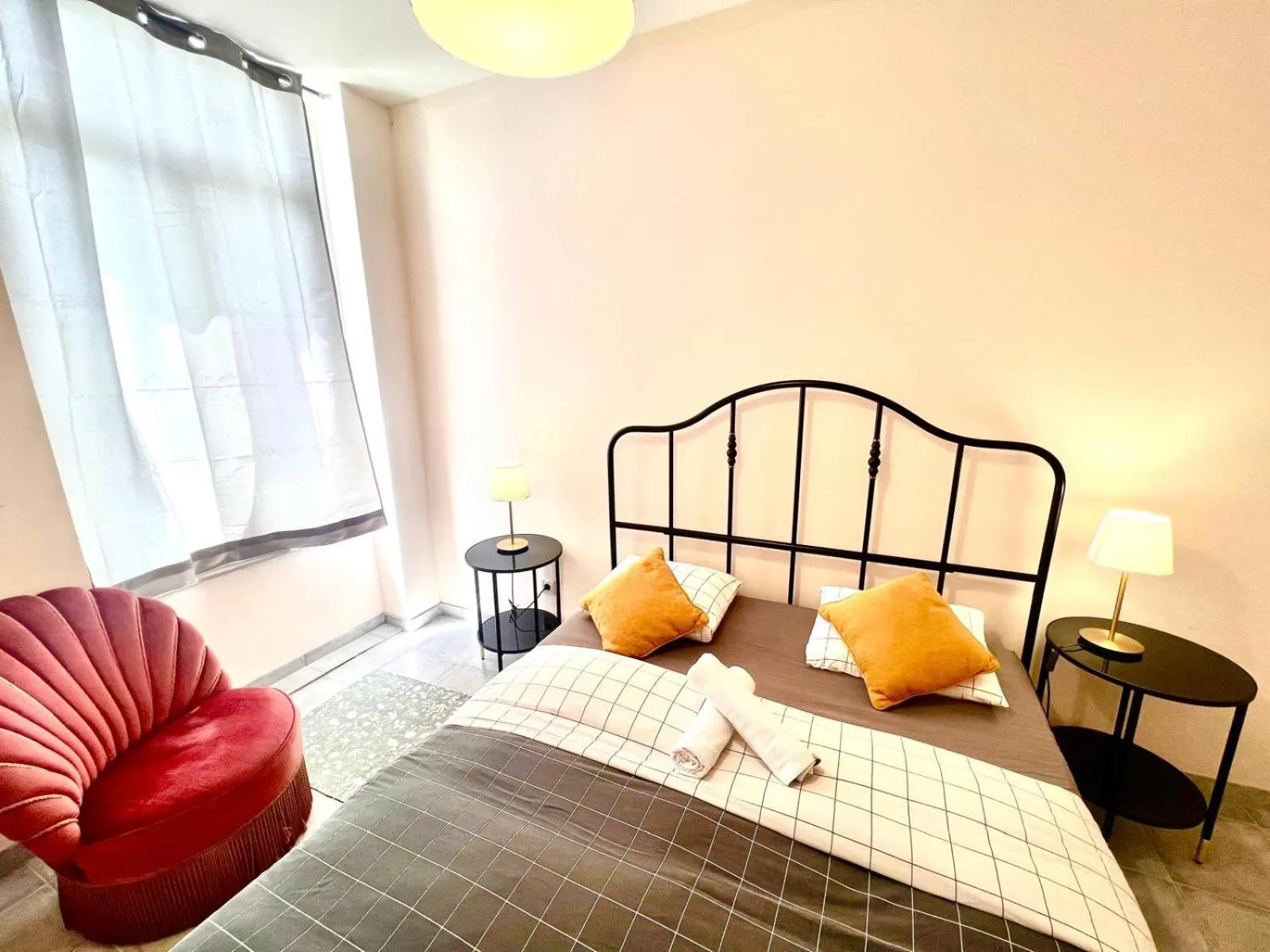 Bed in SwissPorto Guest House