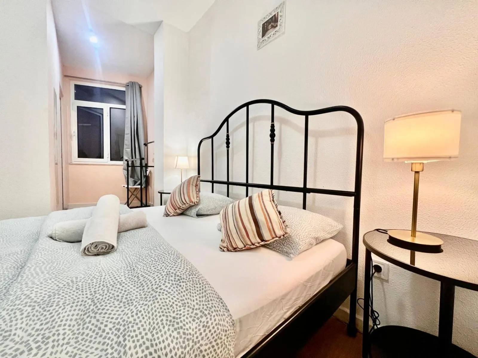 Bed in SwissPorto Guest House