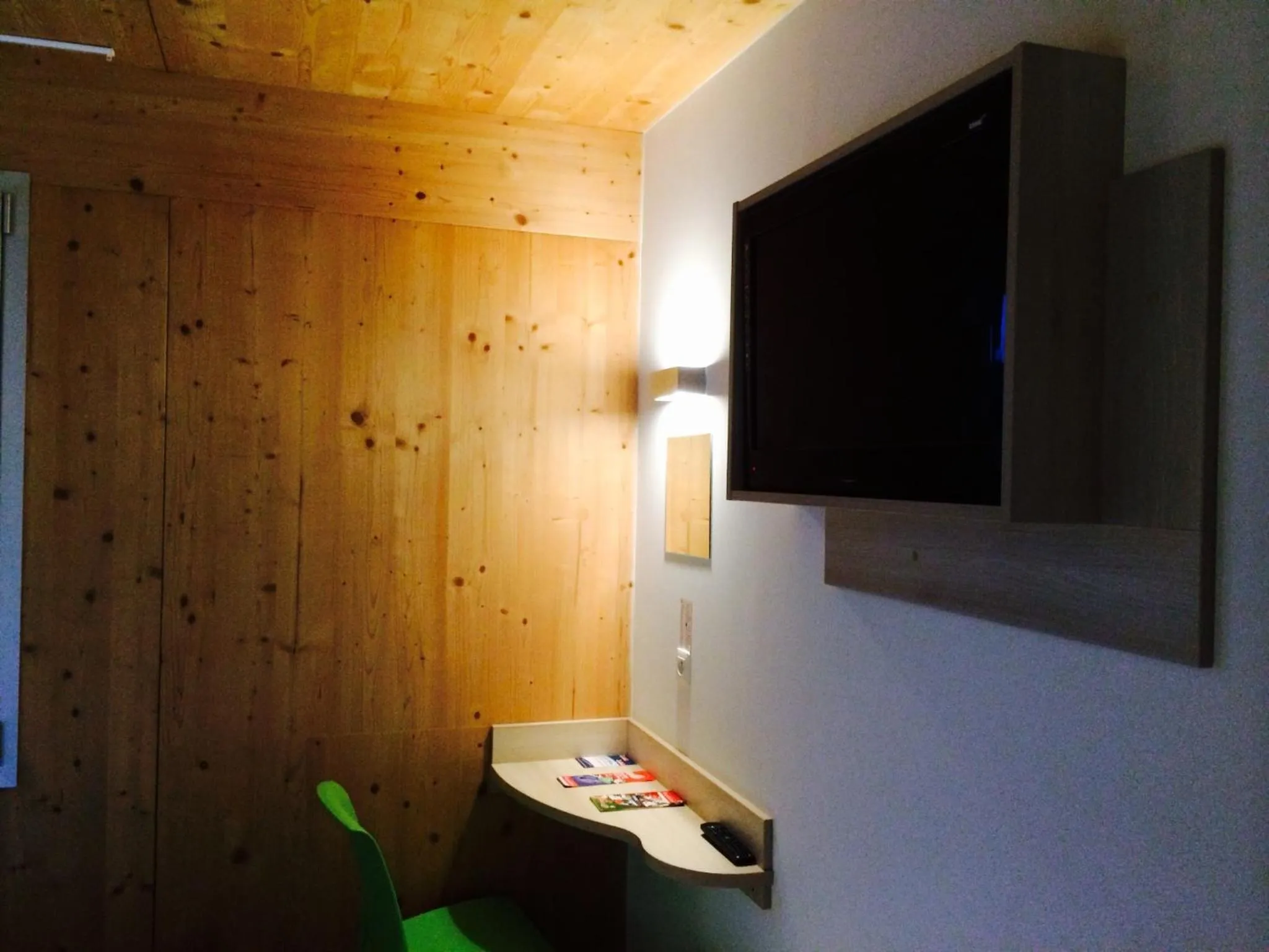 TV and multimedia in Fasthotel Dunkerque