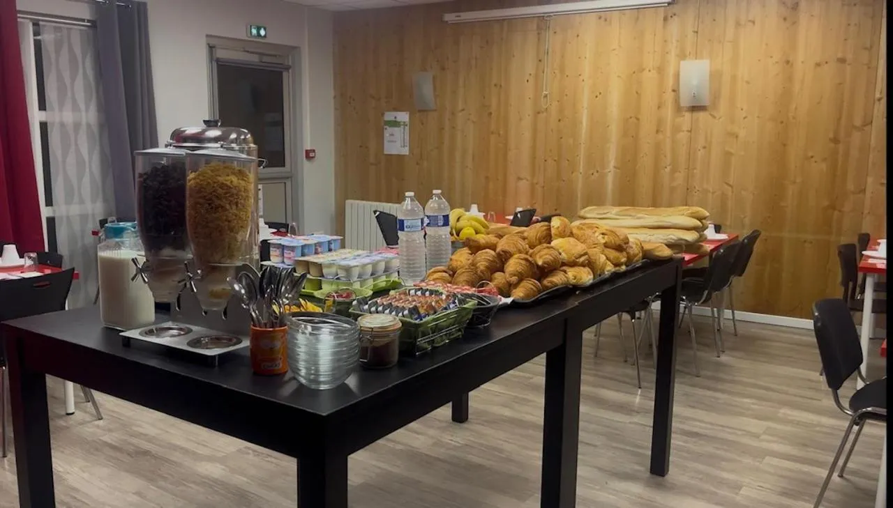 Buffet breakfast in Fasthotel Dunkerque