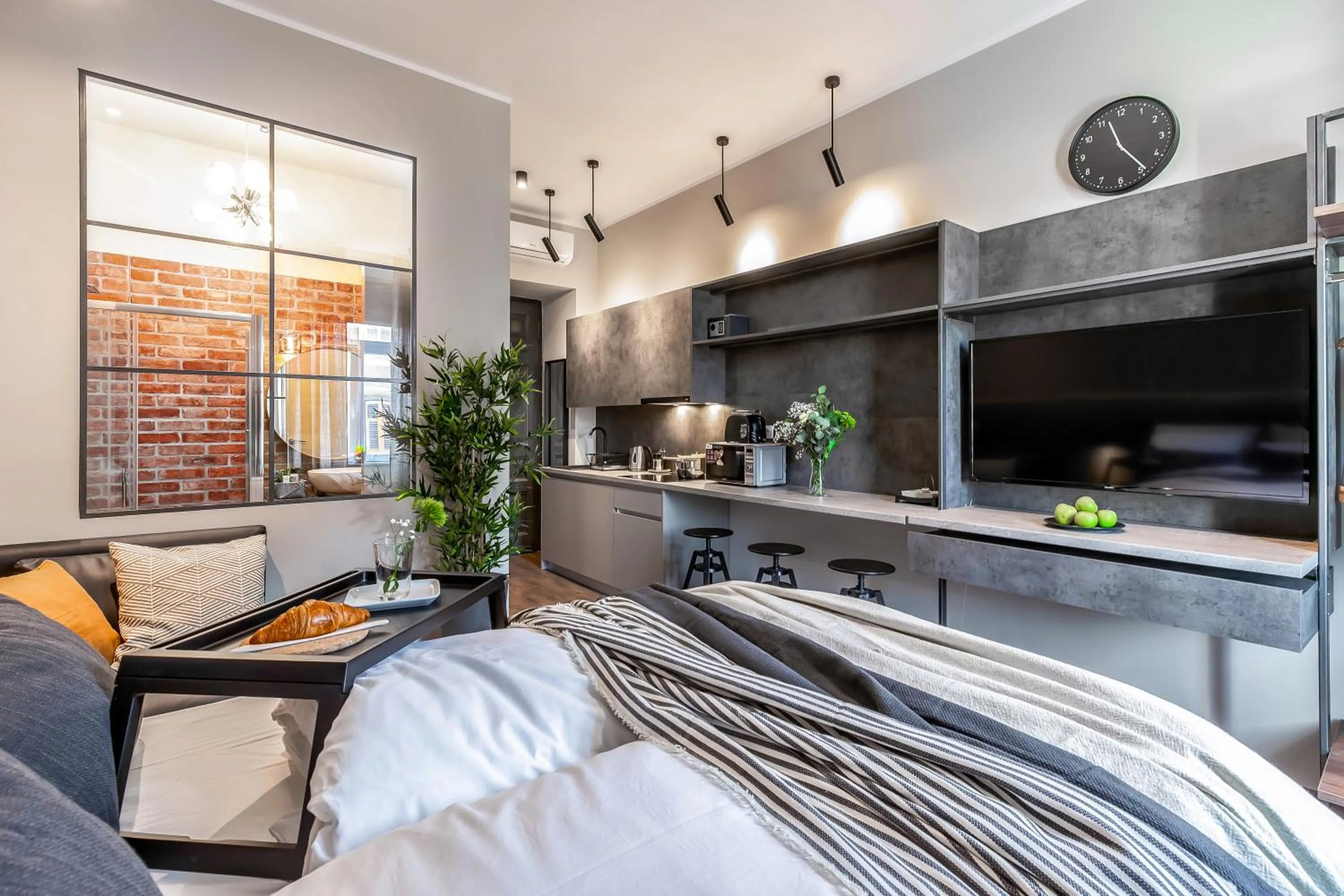 Dining area in Deluxe Ploech