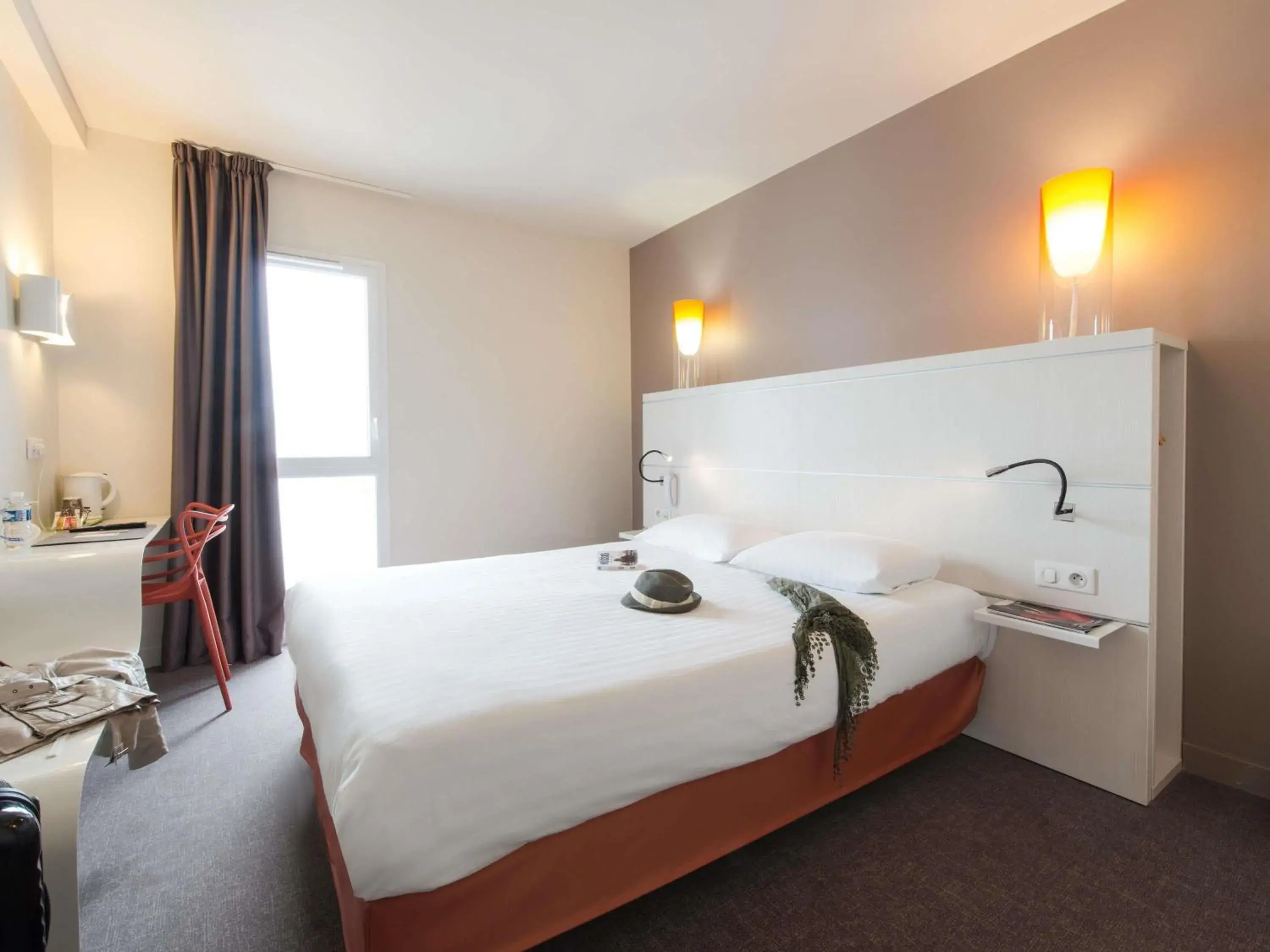 Bedroom, Bed in Hôtel Confort La Rochelle Centre les Minimes Bedroom, Bed in Hôtel Confort La Rochelle Centre les Minimes