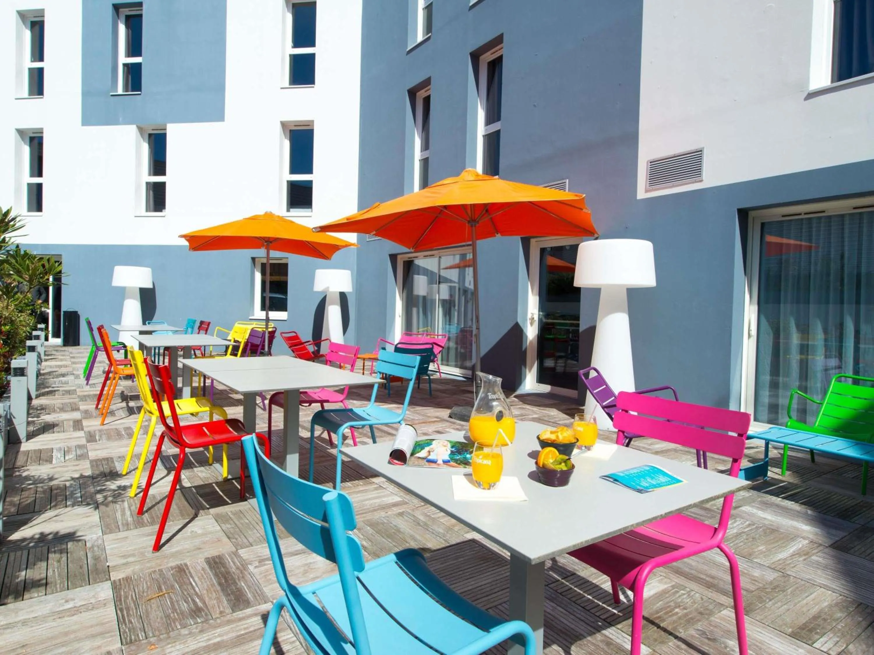 Property building in Hôtel Confort La Rochelle Centre les Minimes