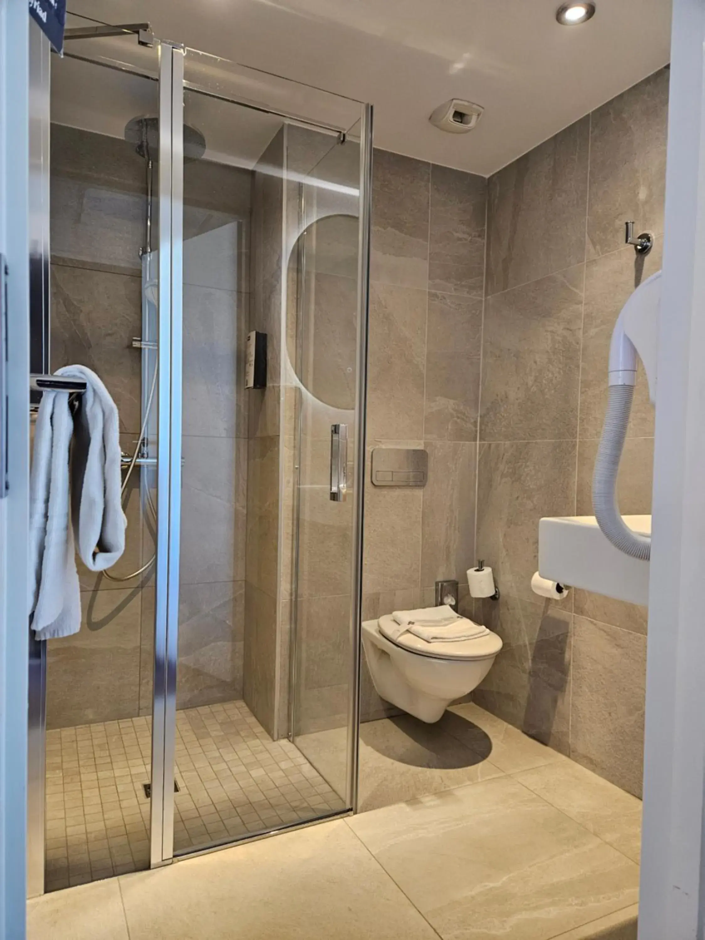 Bathroom in ibis Styles La Rochelle Centre les Minimes Bathroom in ibis Styles La Rochelle Centre les Minimes