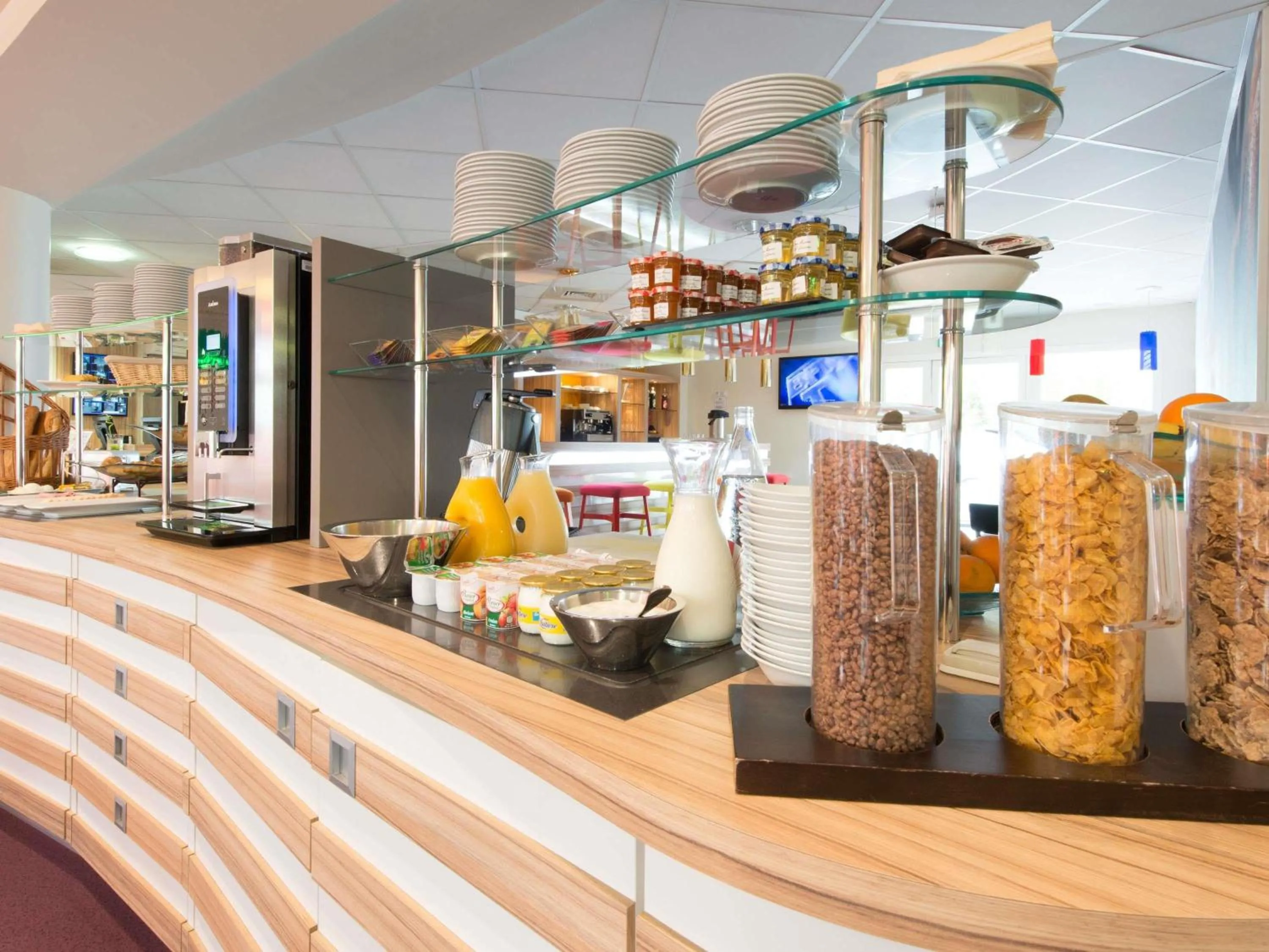 Breakfast in Hôtel Confort La Rochelle Centre les Minimes