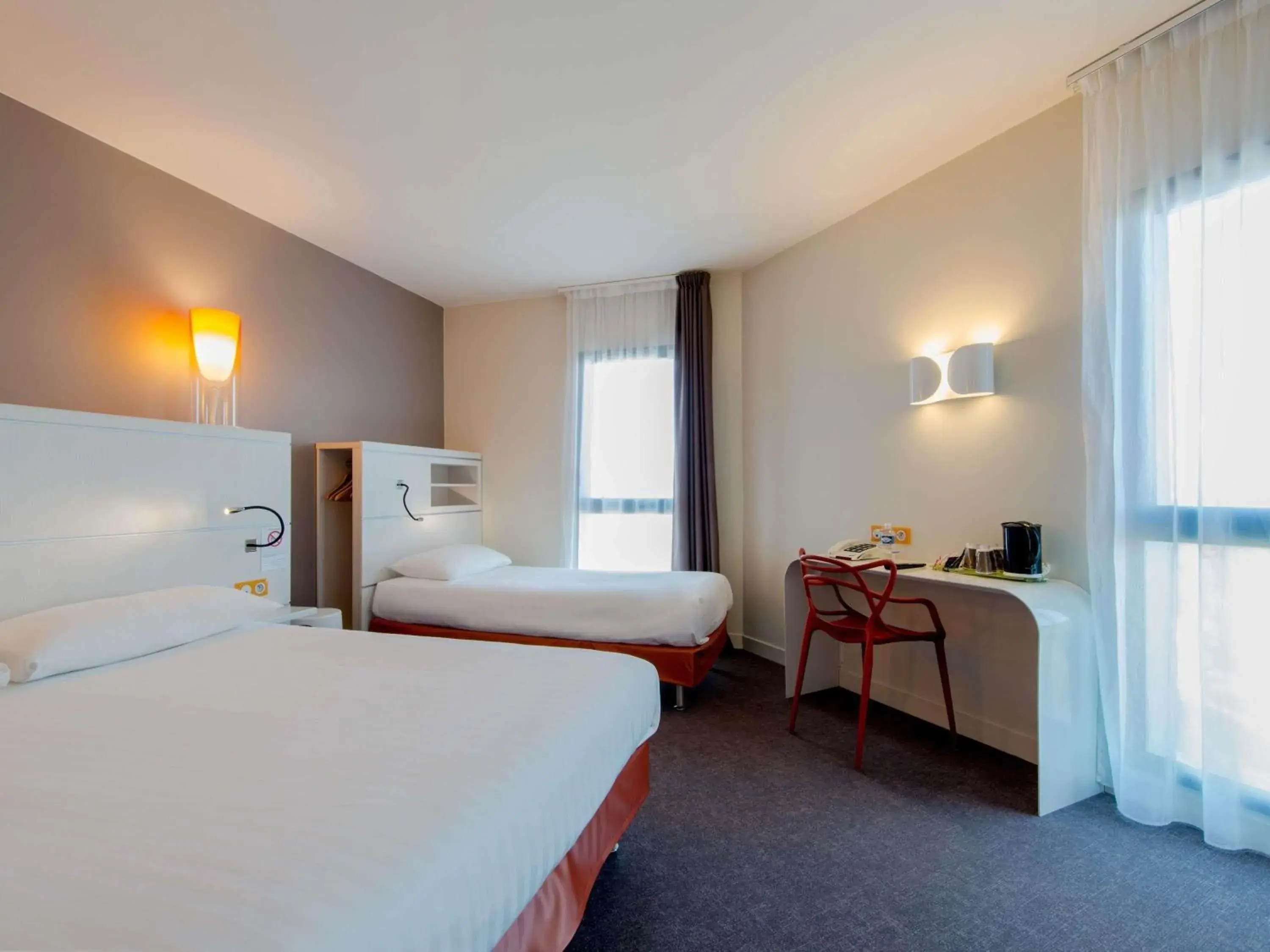 Bedroom, Bed in Hôtel Confort La Rochelle Centre les Minimes Bedroom, Bed in Hôtel Confort La Rochelle Centre les Minimes