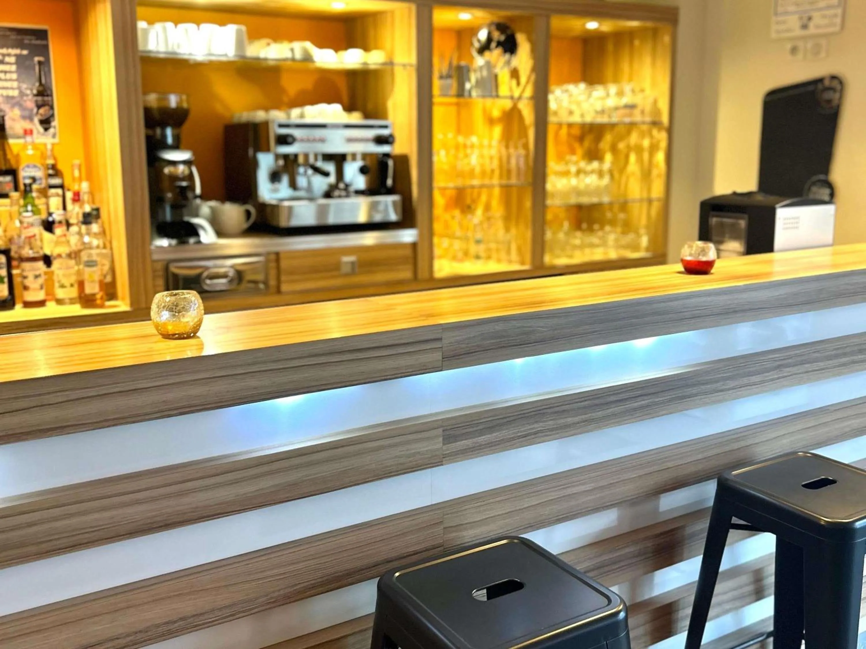 Lounge or bar in Hôtel Confort La Rochelle Centre les Minimes