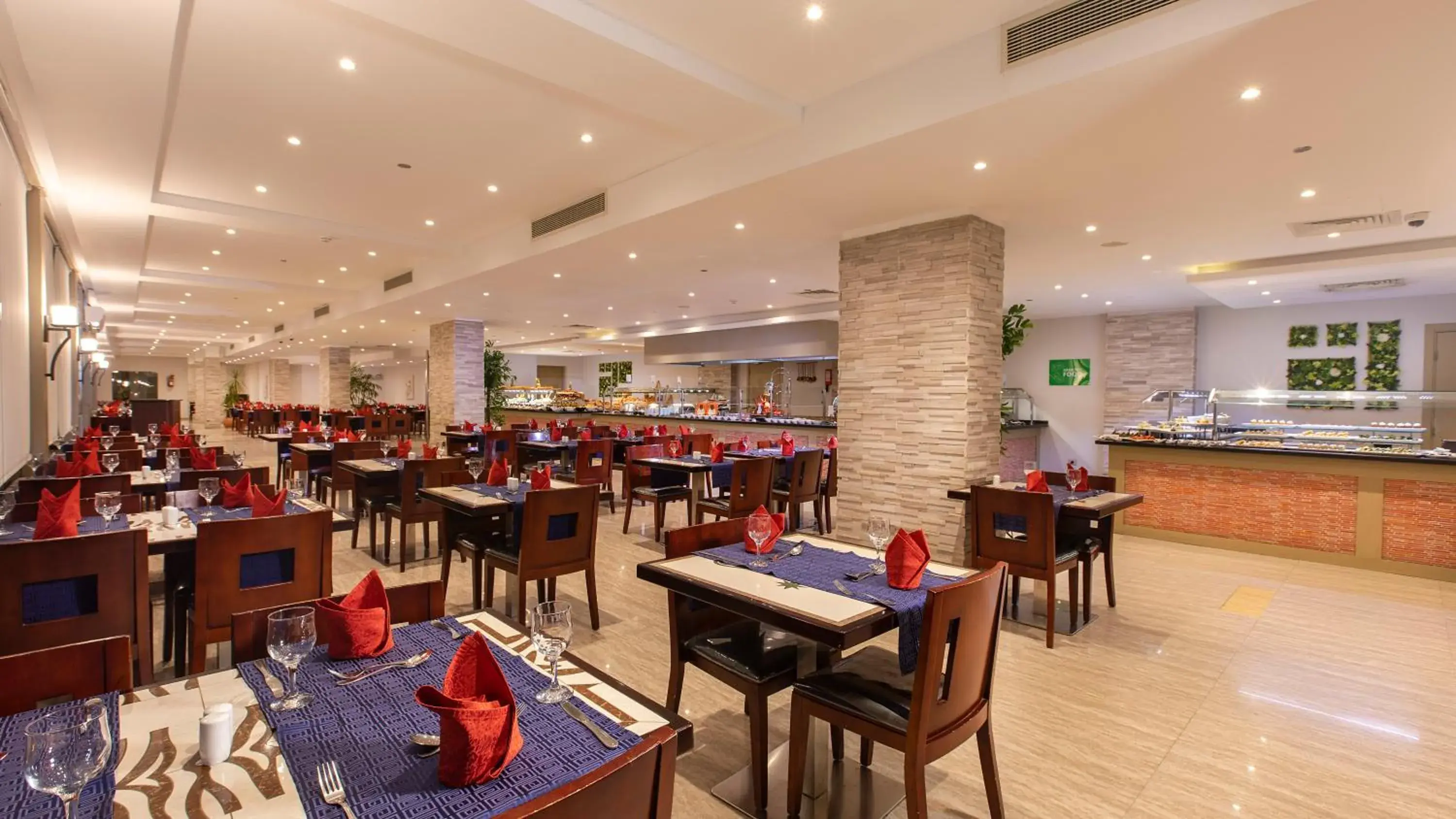 Restaurant/Places to Eat in Naama Waves Hotel