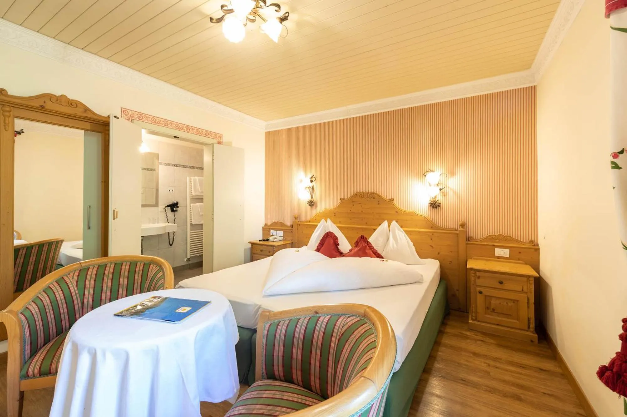 Decorative detail, Bed in PALMENGARTEN Hotel Gstör