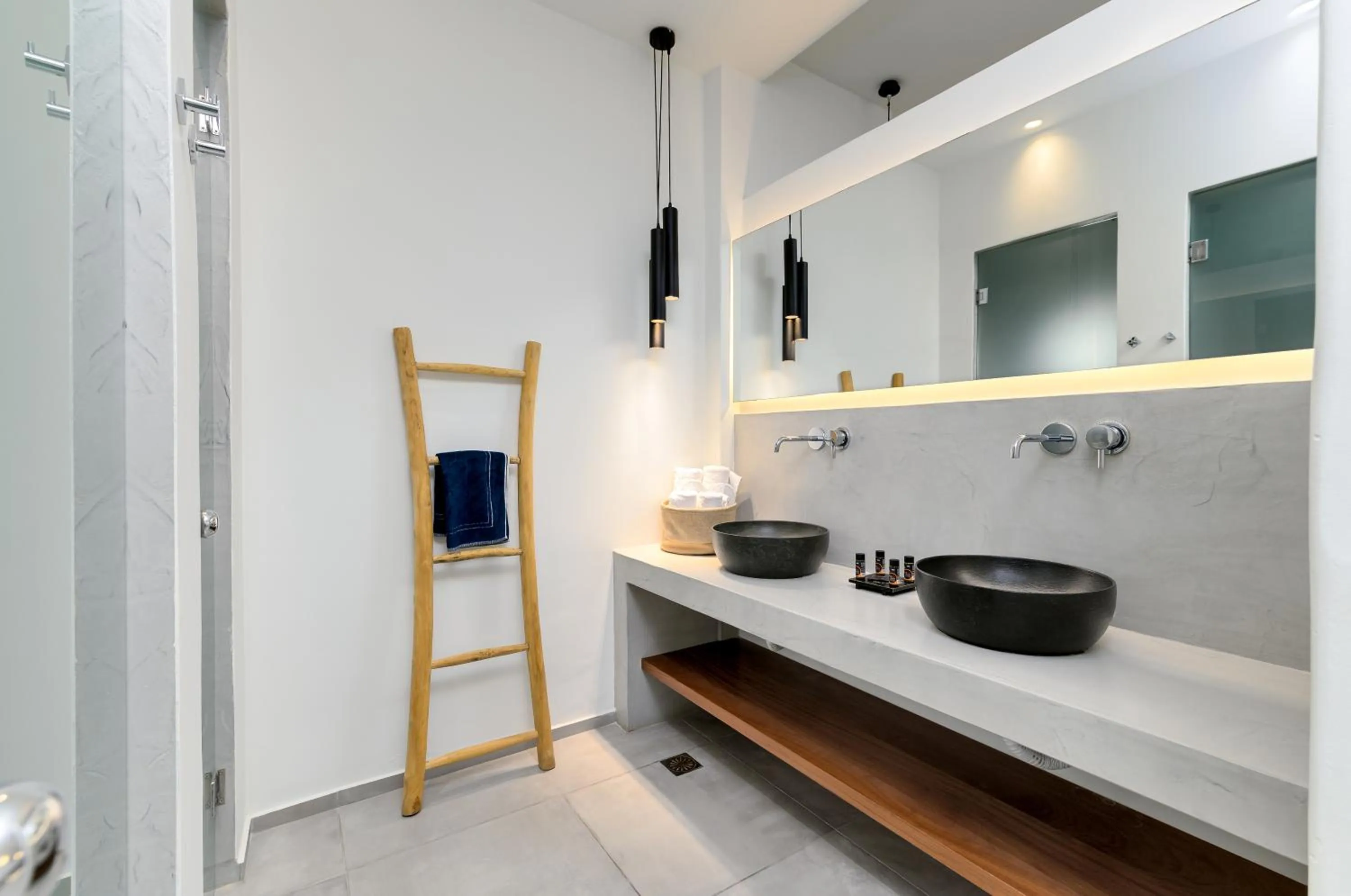 George & Joanna Suites Santorini