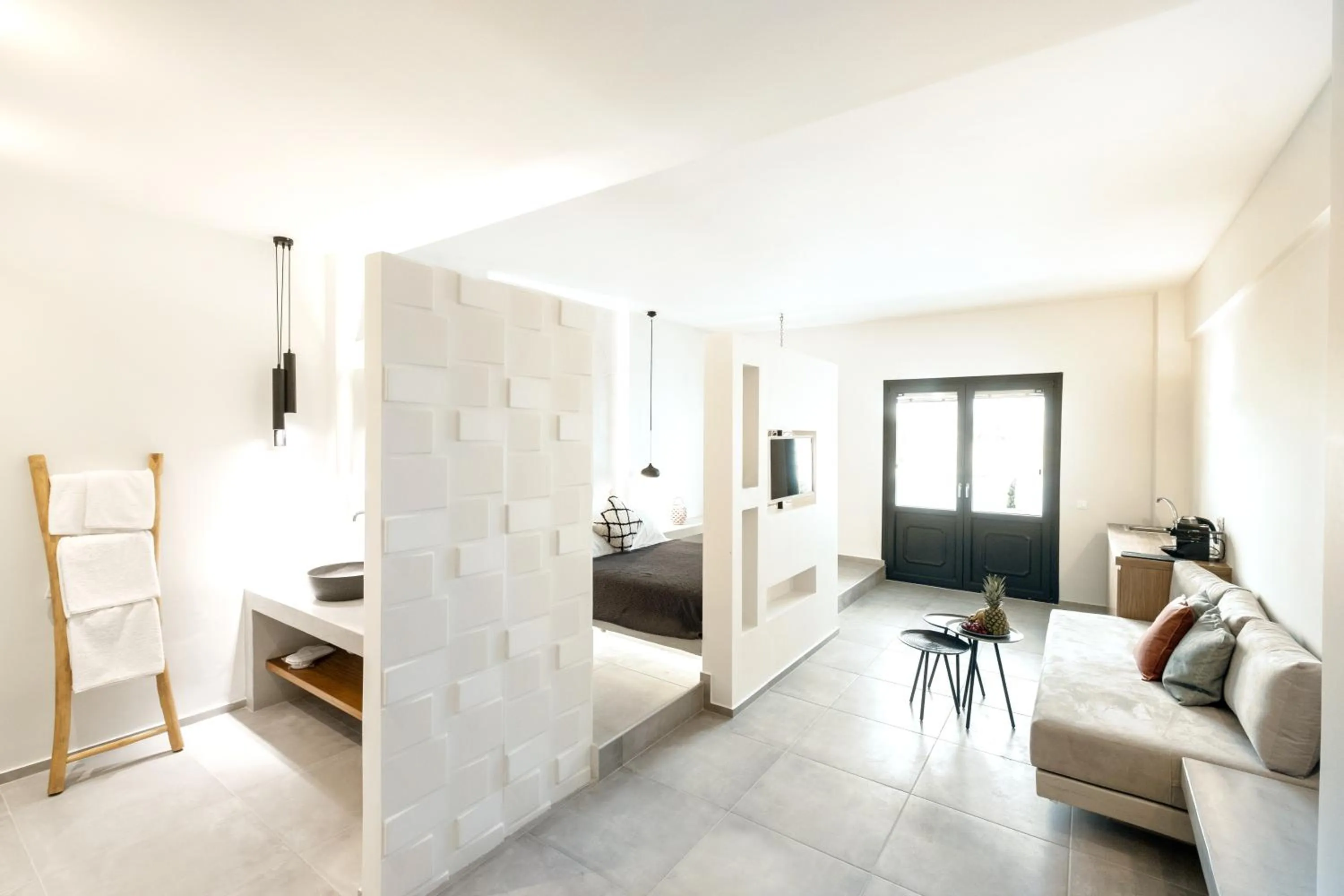 Bathroom, Bed in George & Joanna Suites Santorini