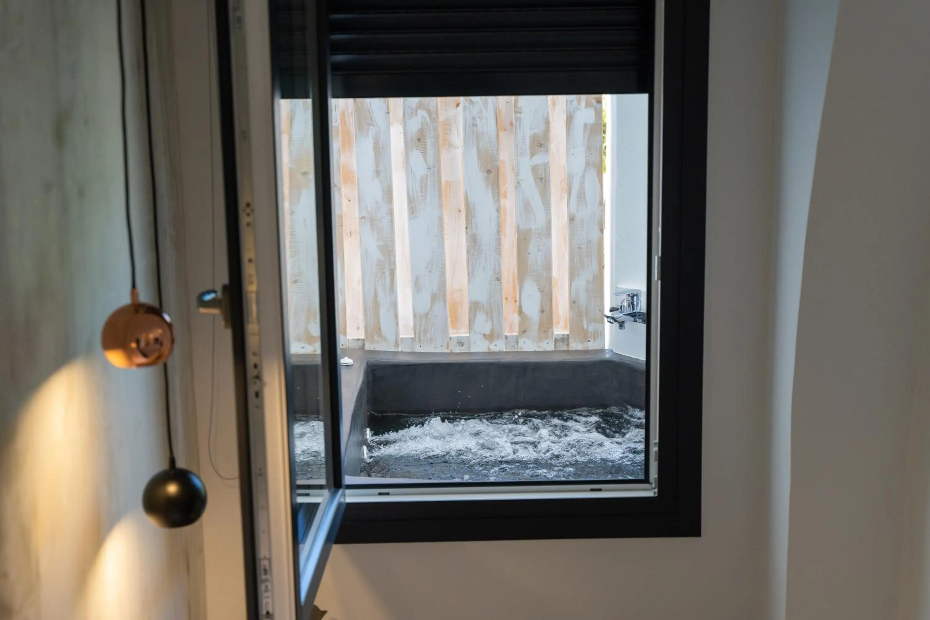 Hot Tub in George & Joanna Suites Santorini