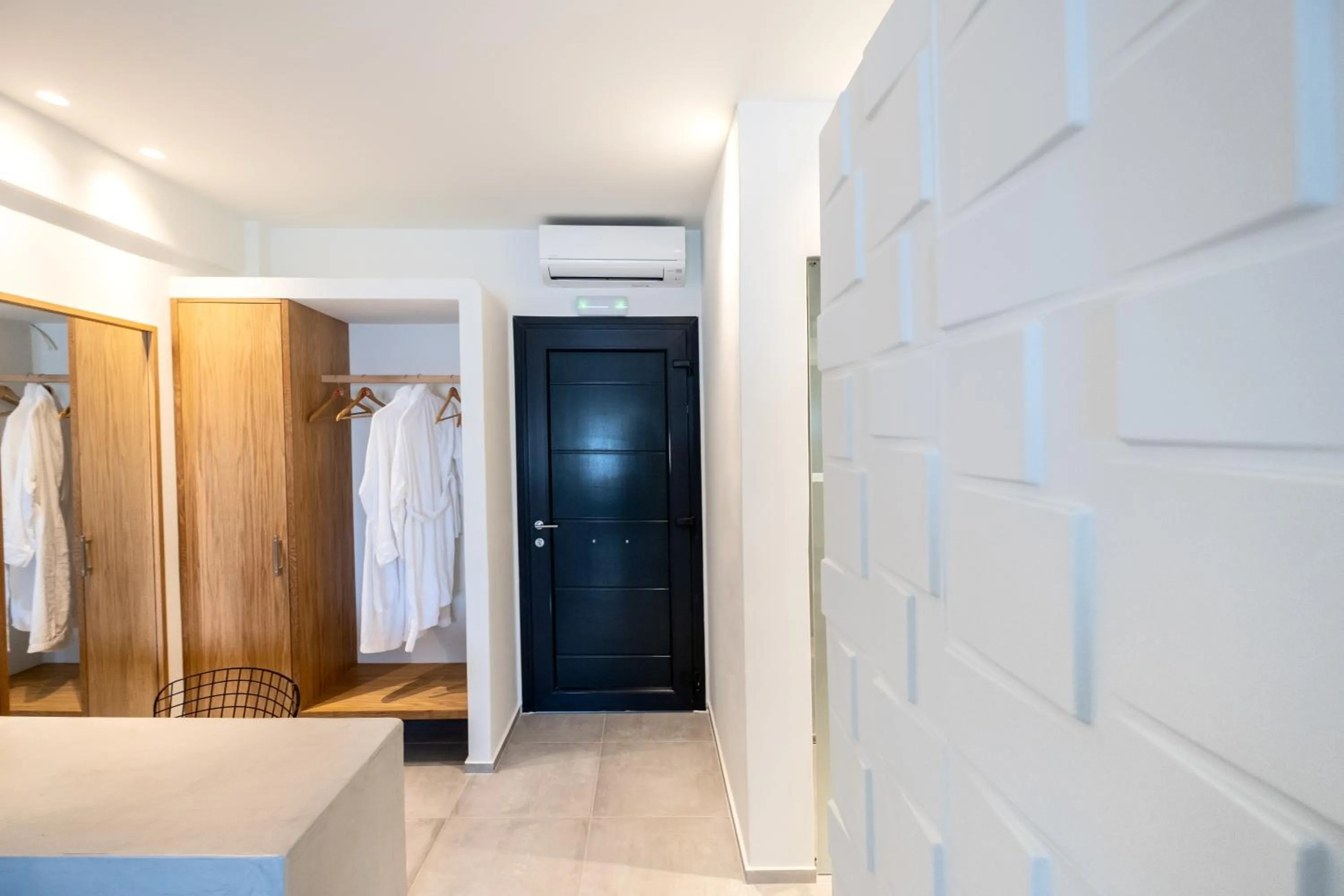 Area and facilities in George & Joanna Suites Santorini