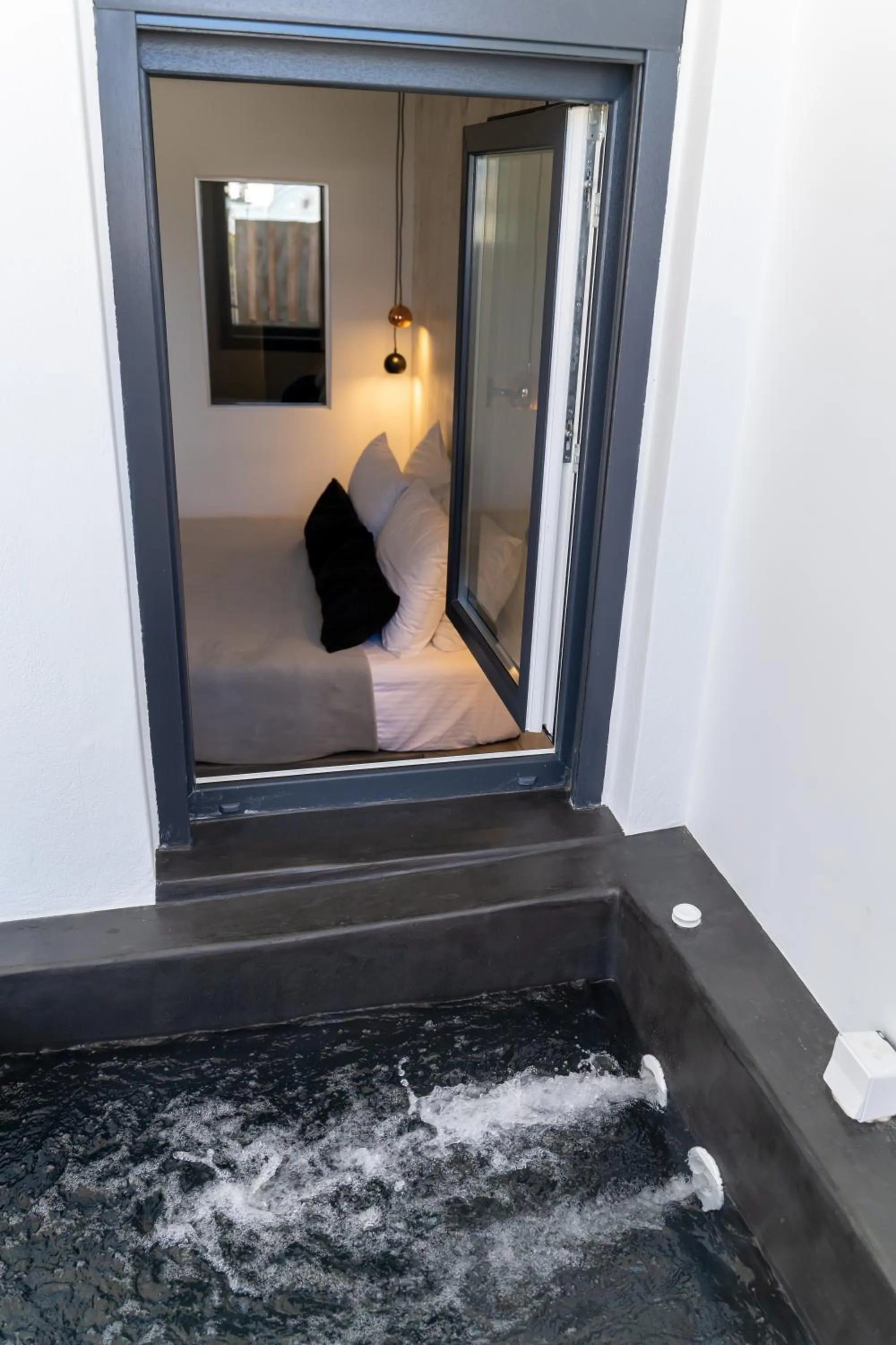 Hot Tub in George & Joanna Suites Santorini