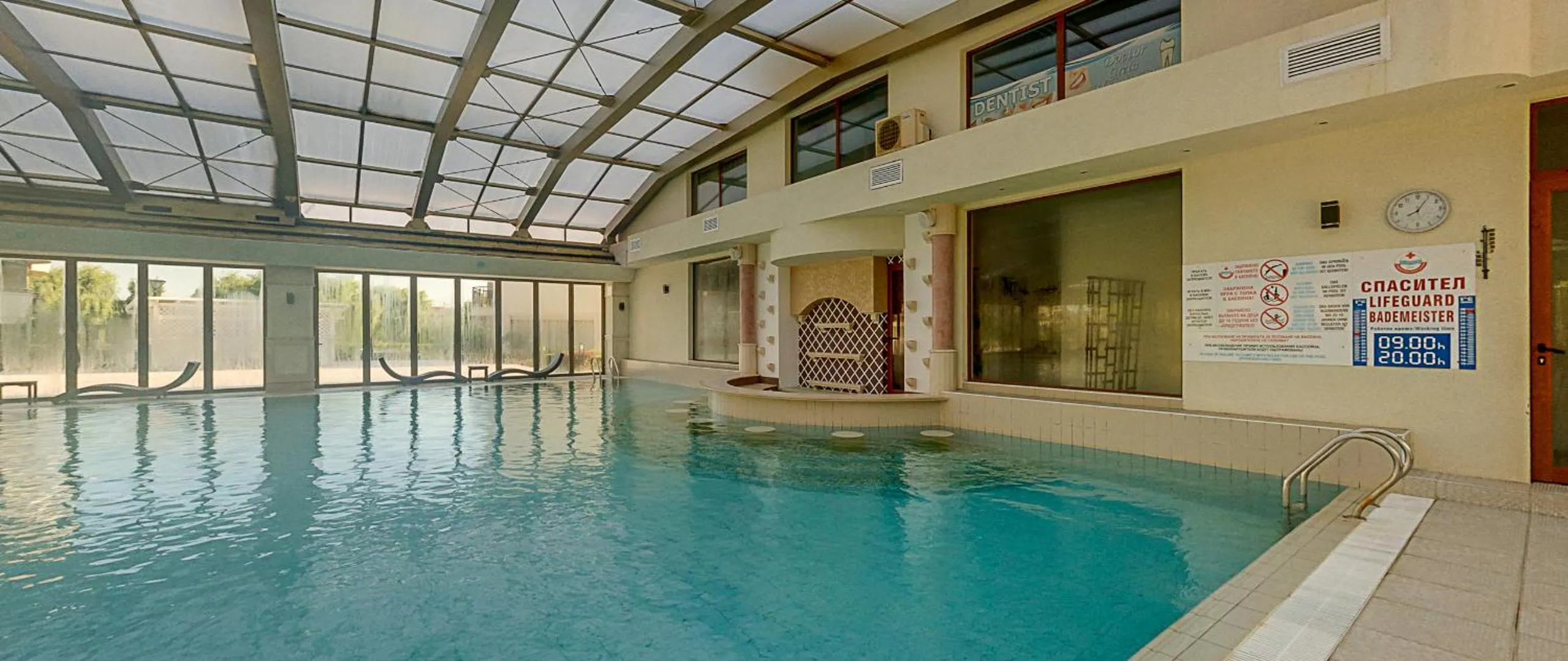 Swimming pool in Long Beach Resort