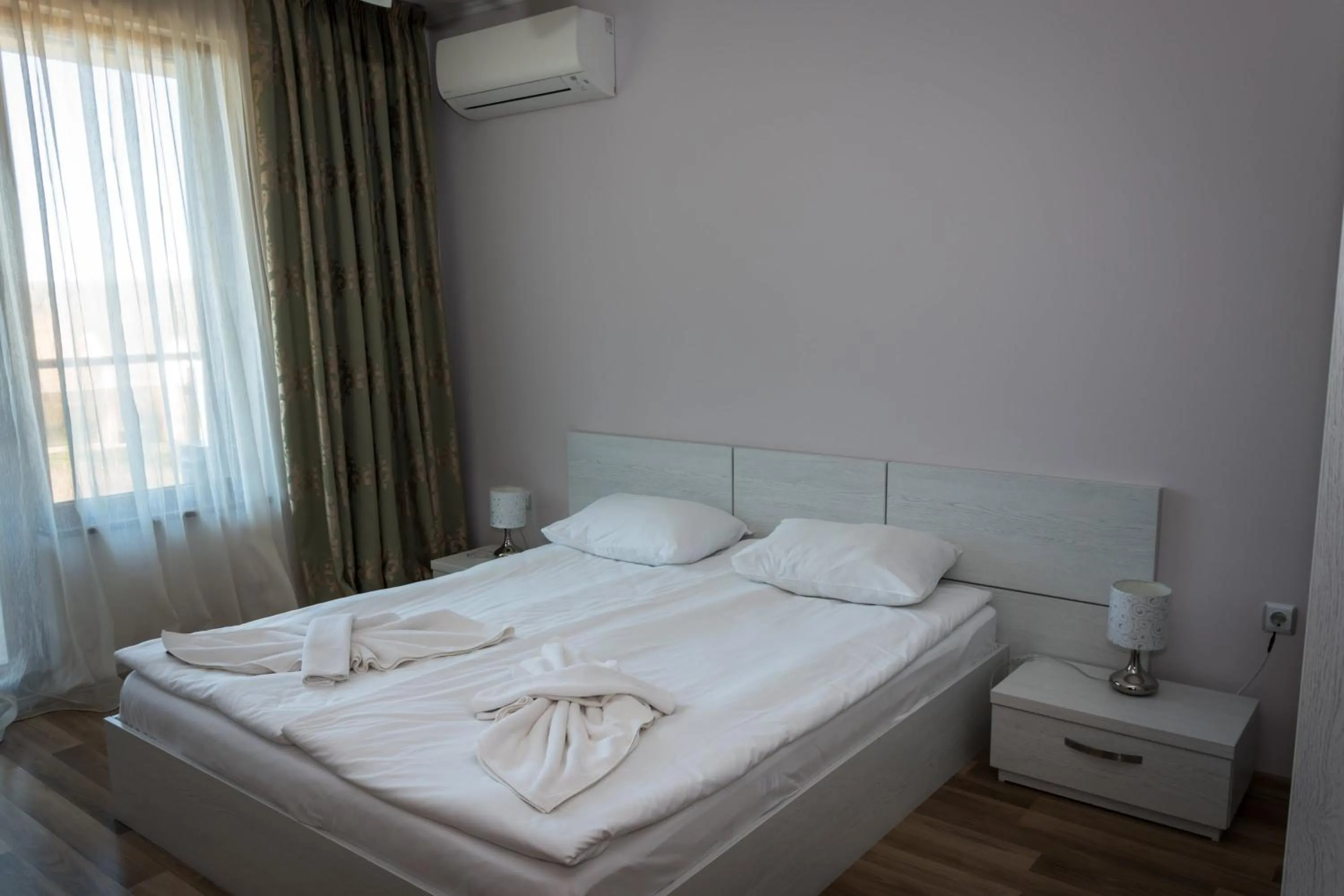 Bedroom, Bed in Long Beach Resort