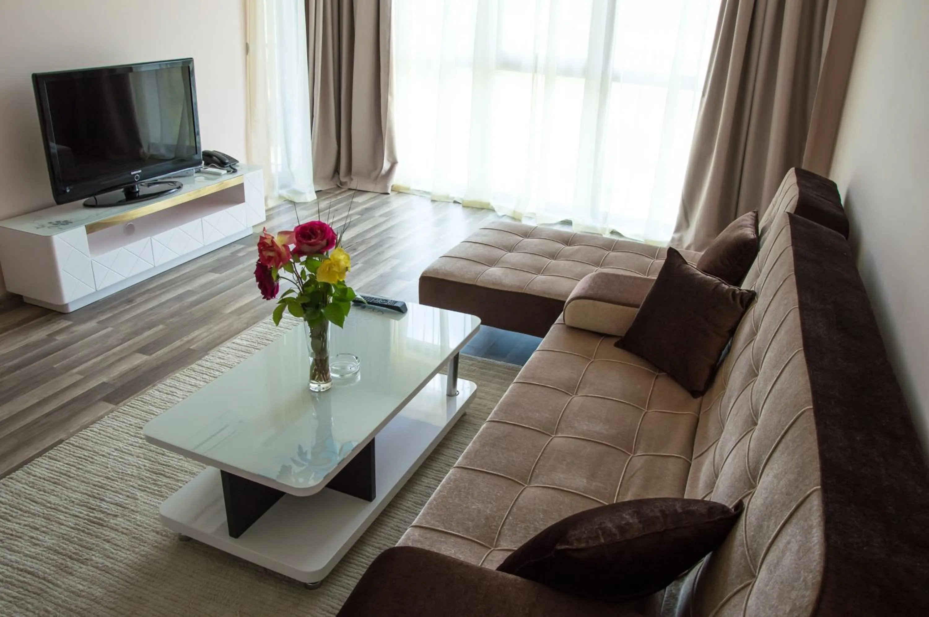 Seating area in Long Beach Resort