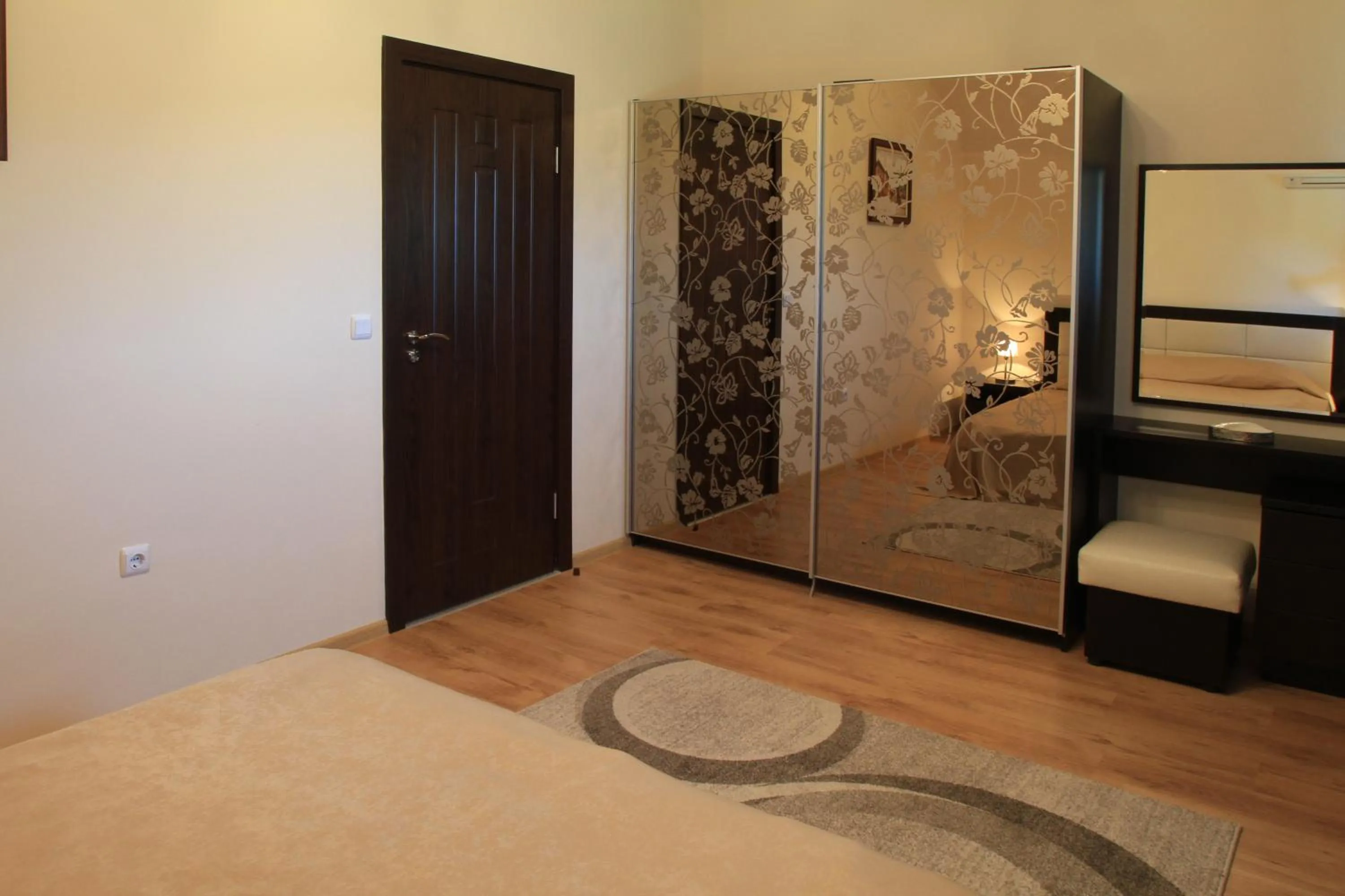 Bathroom, Bed in Long Beach Resort