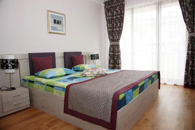 Bedroom, Bed in Long Beach Resort