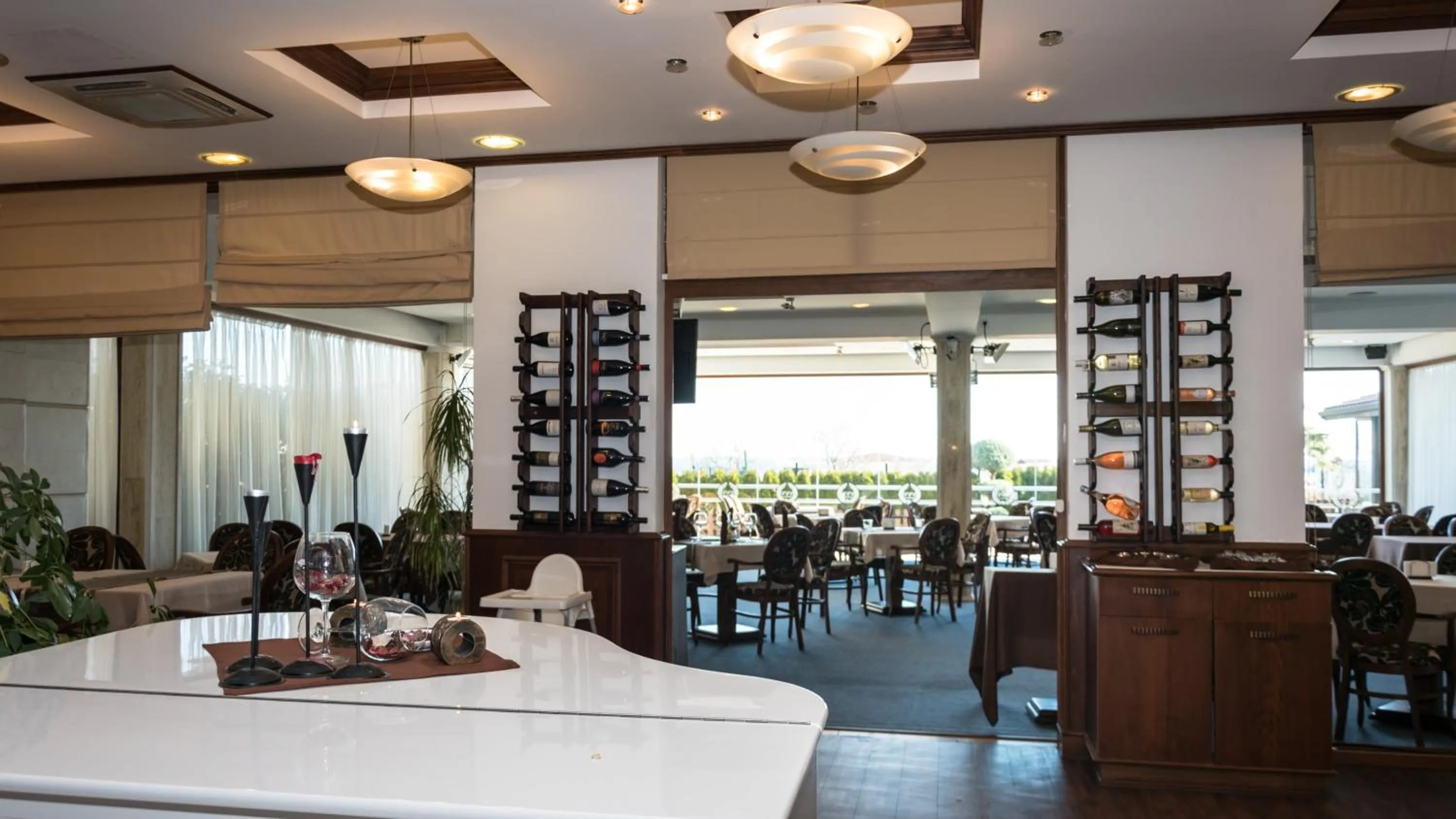 Restaurant/places to eat in Long Beach Resort