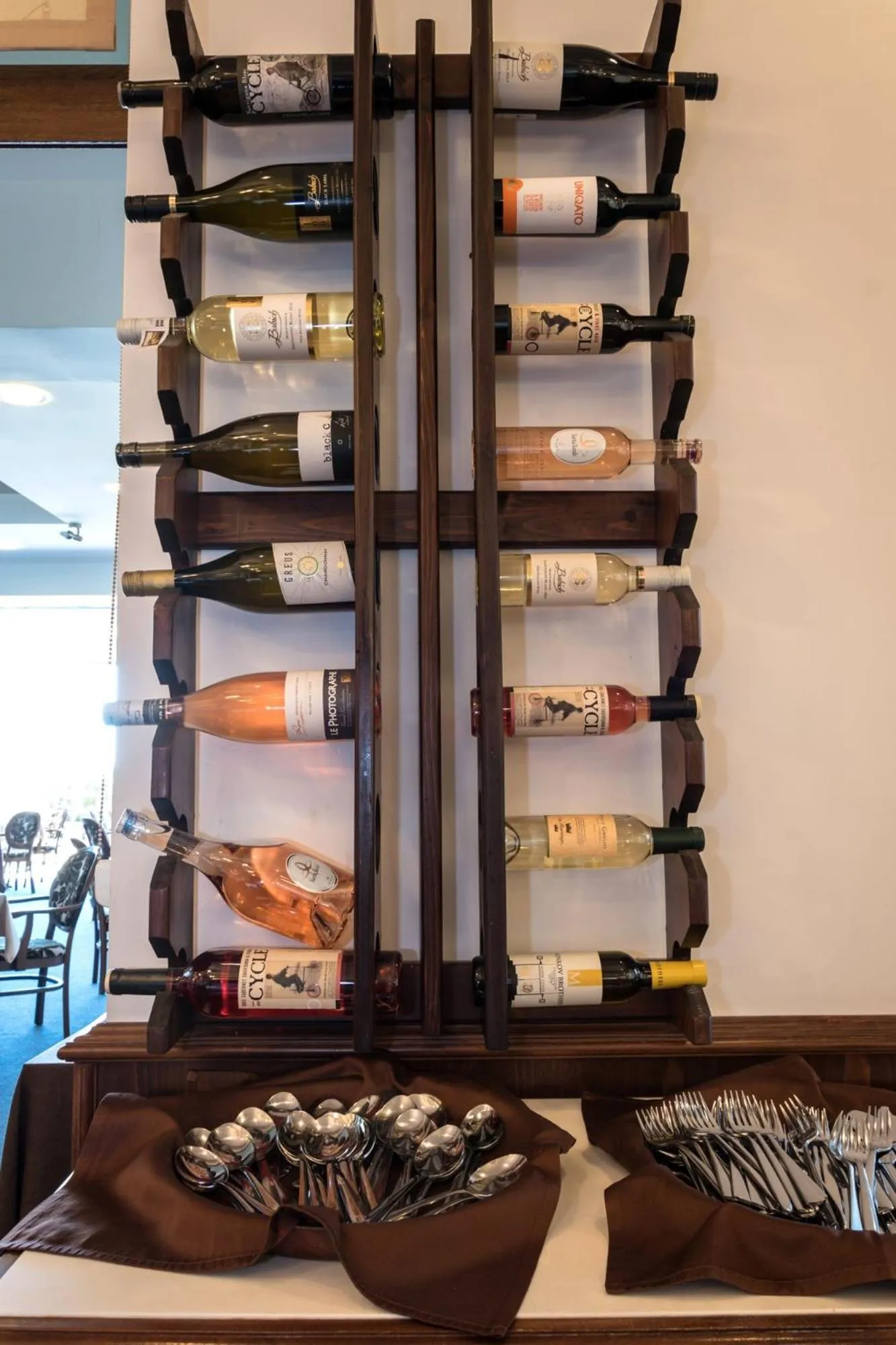 Restaurant/places to eat in Long Beach Resort