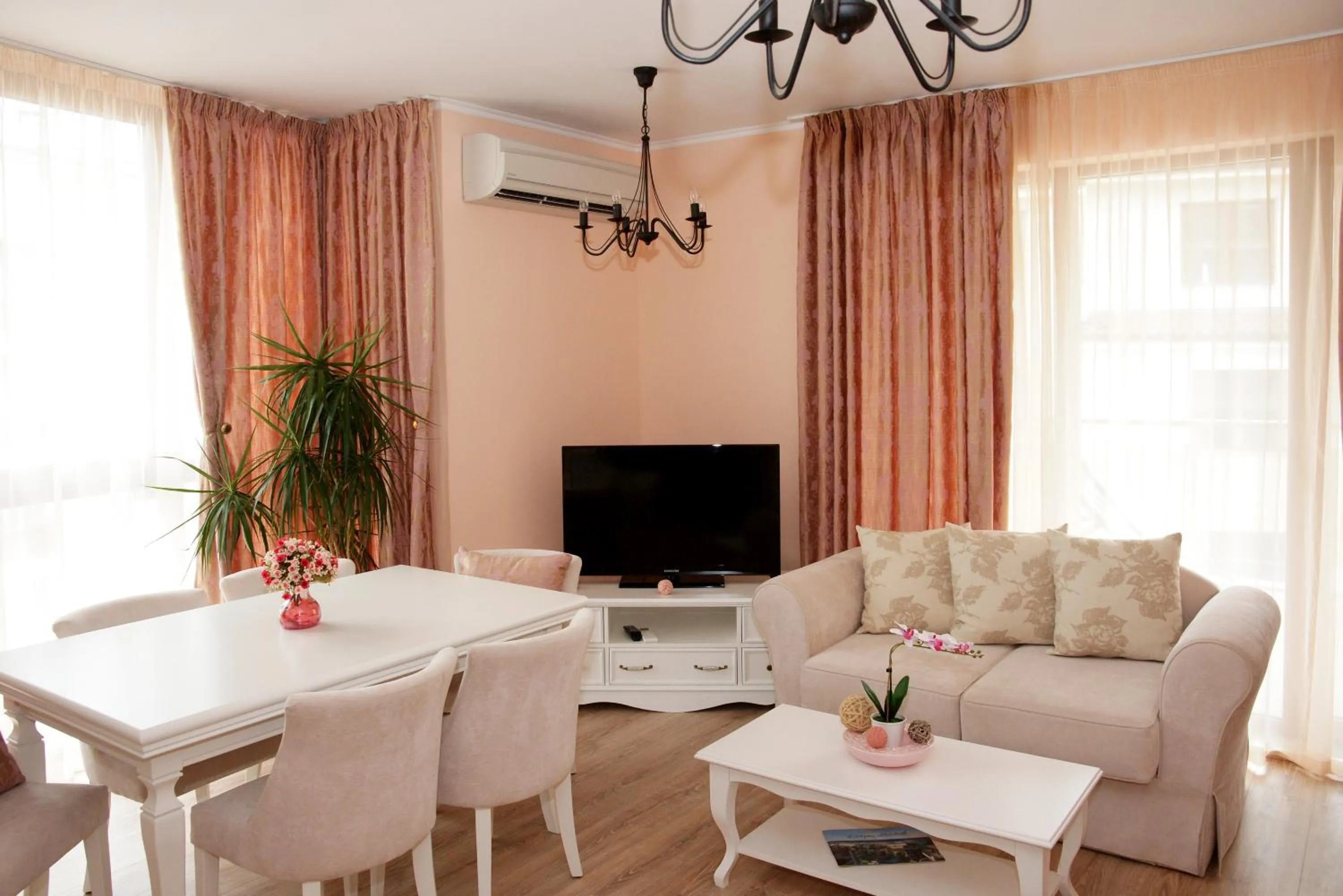 Living room in Long Beach Resort