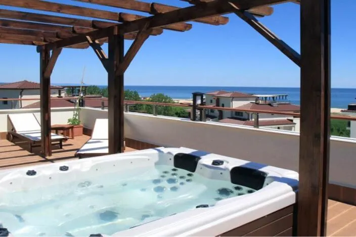 Hot Tub in Long Beach Resort