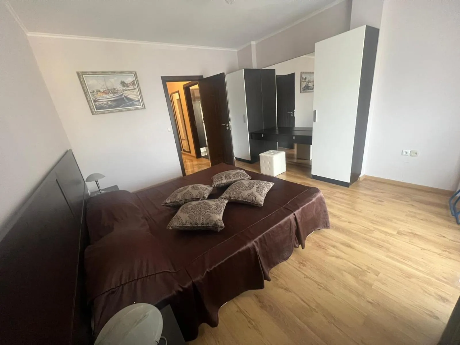 Bedroom, Bed in Long Beach Resort