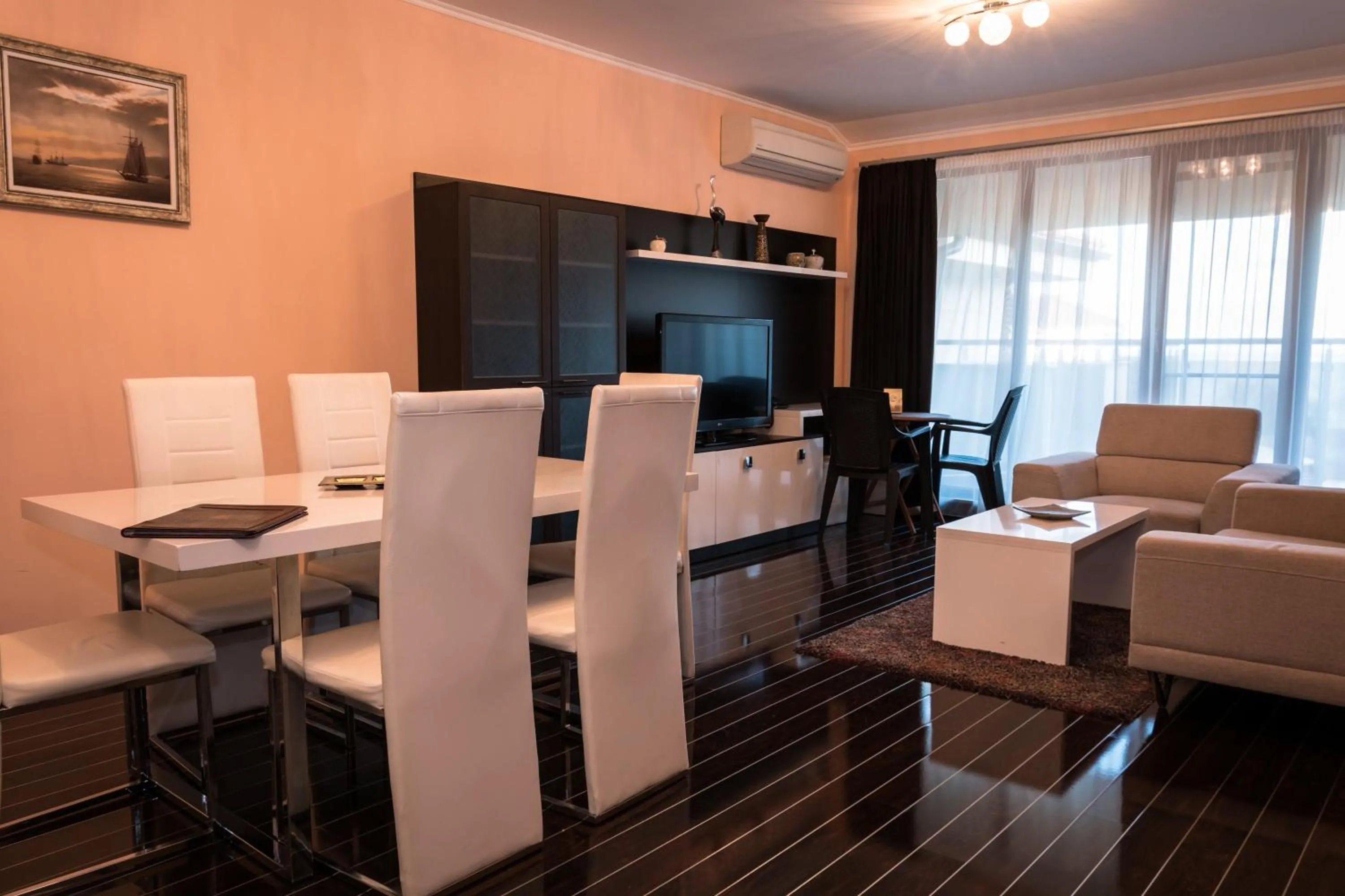 Living room in Long Beach Resort