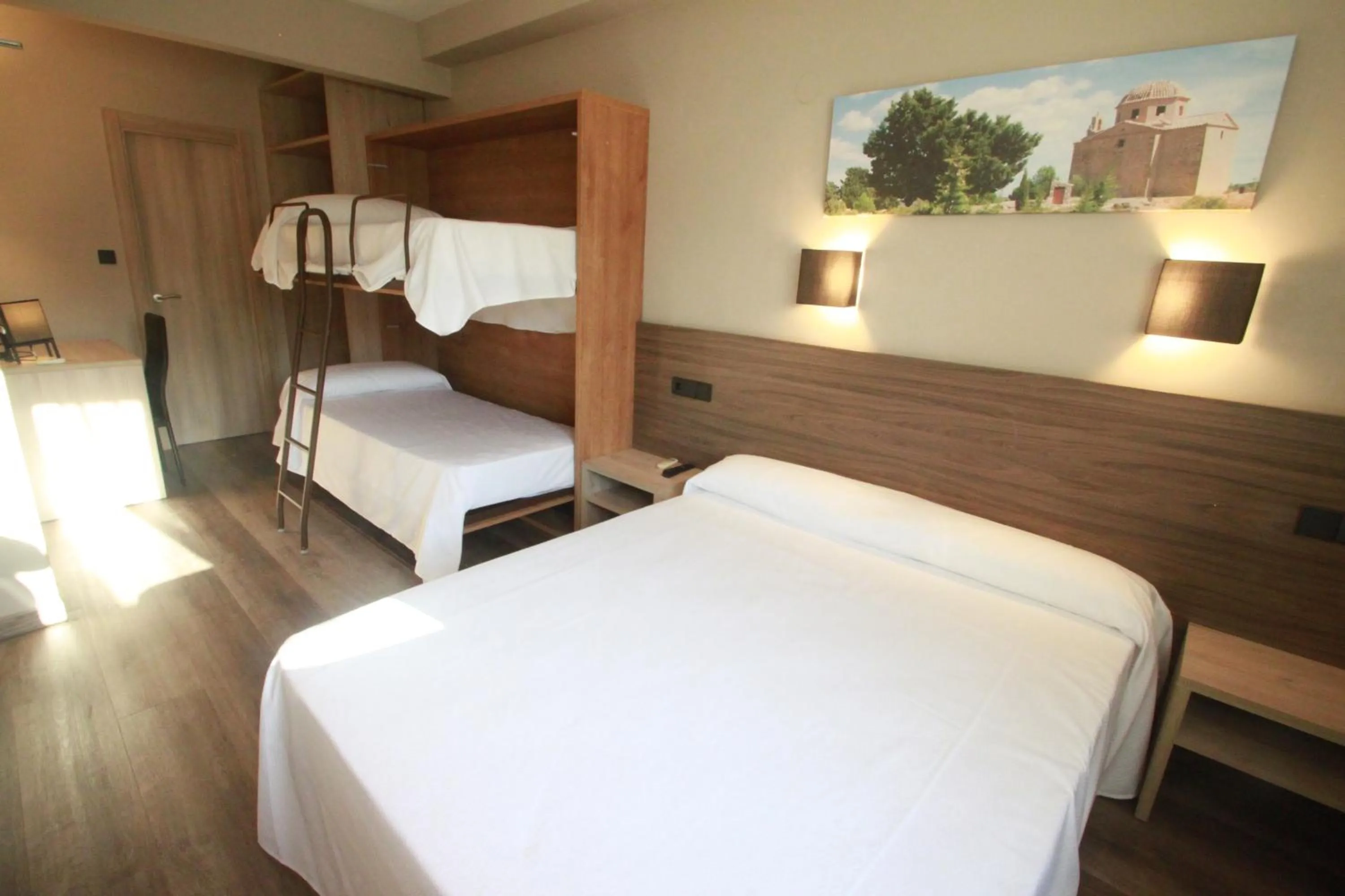 Bed in Hotel, H de l'Anton